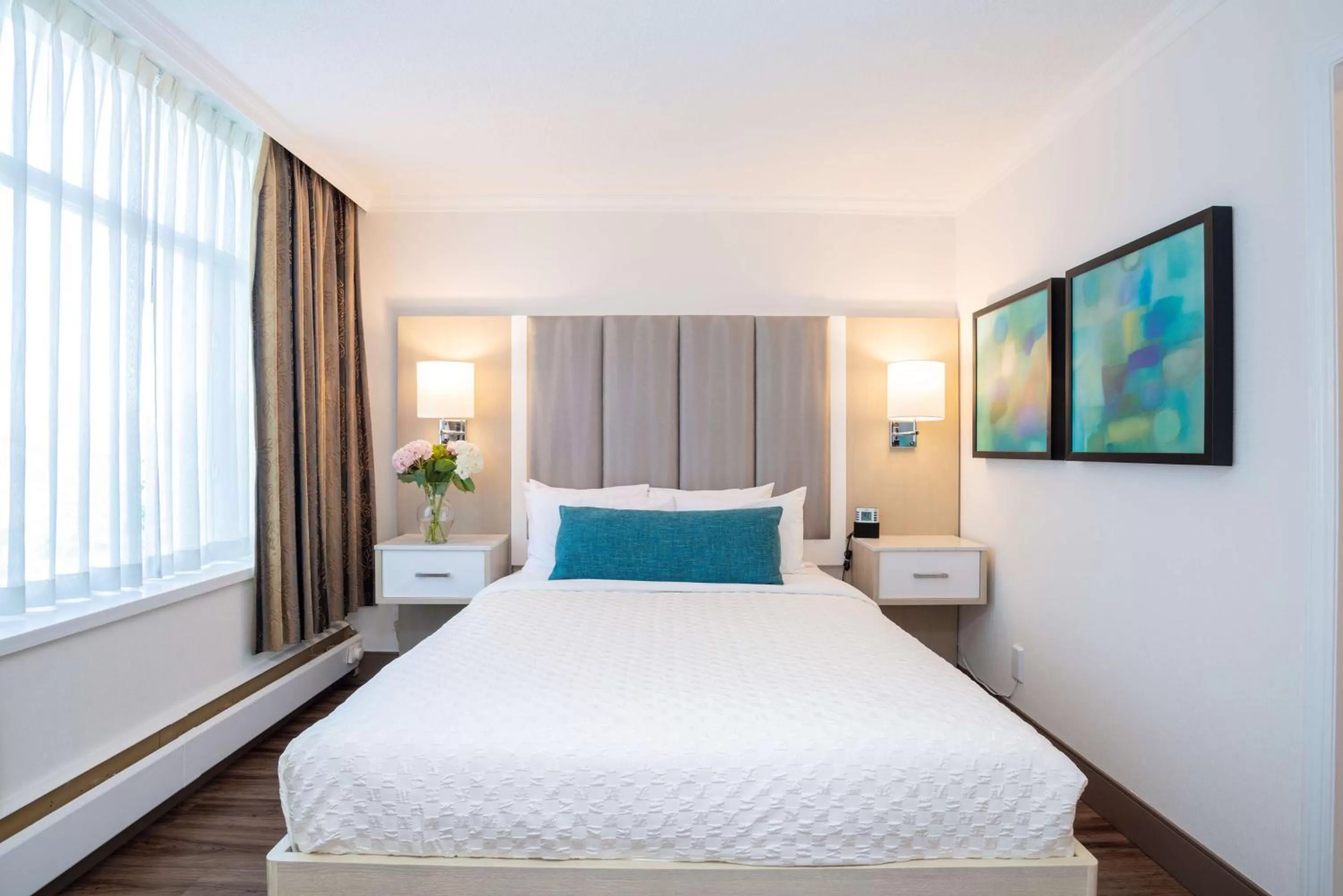 Photo of the whole room, Bed in Best Western Dorchester Hotel