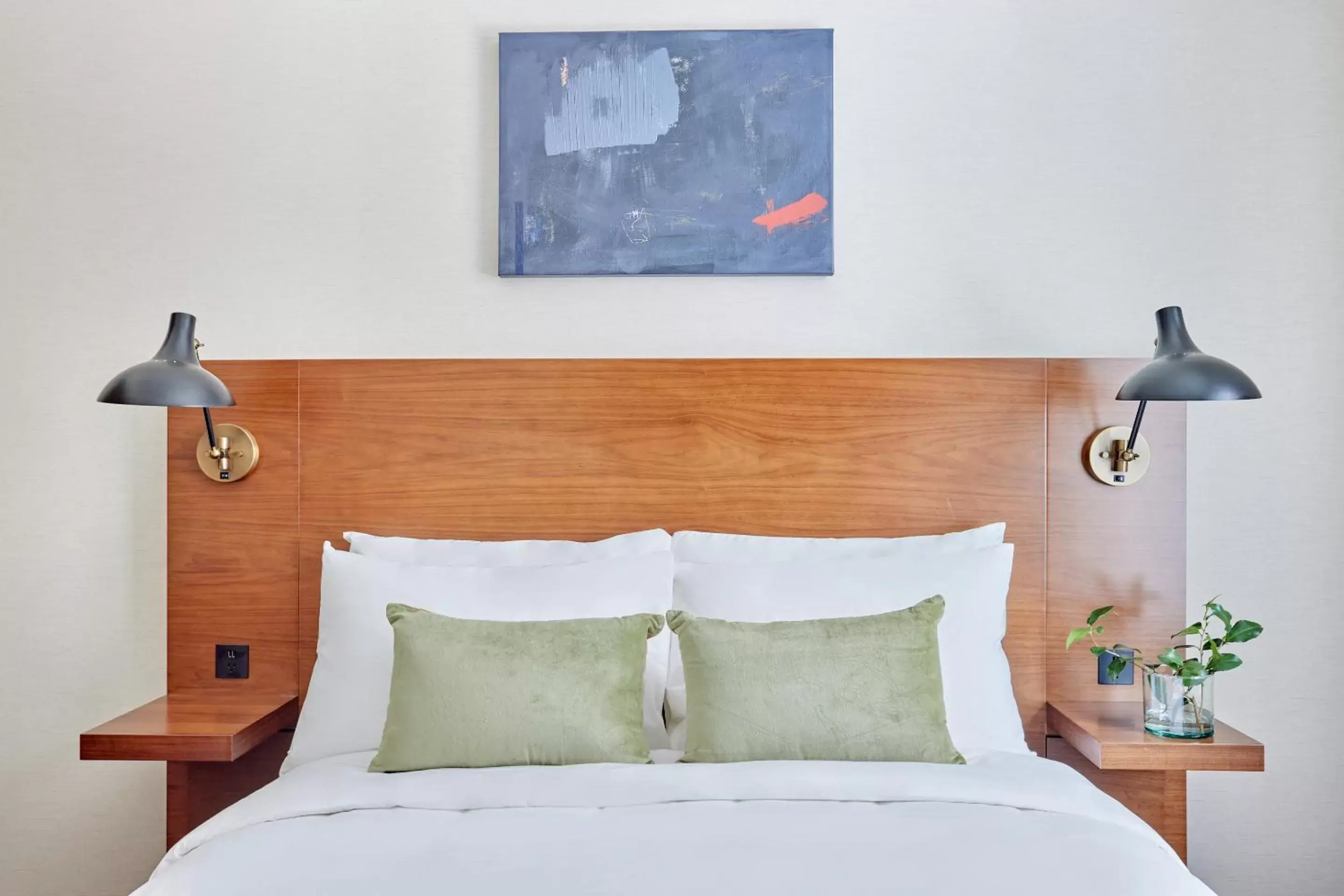 Queen Room in FOUND Hotel, San Francisco Queen Room in FOUND Hotel, San Francisco