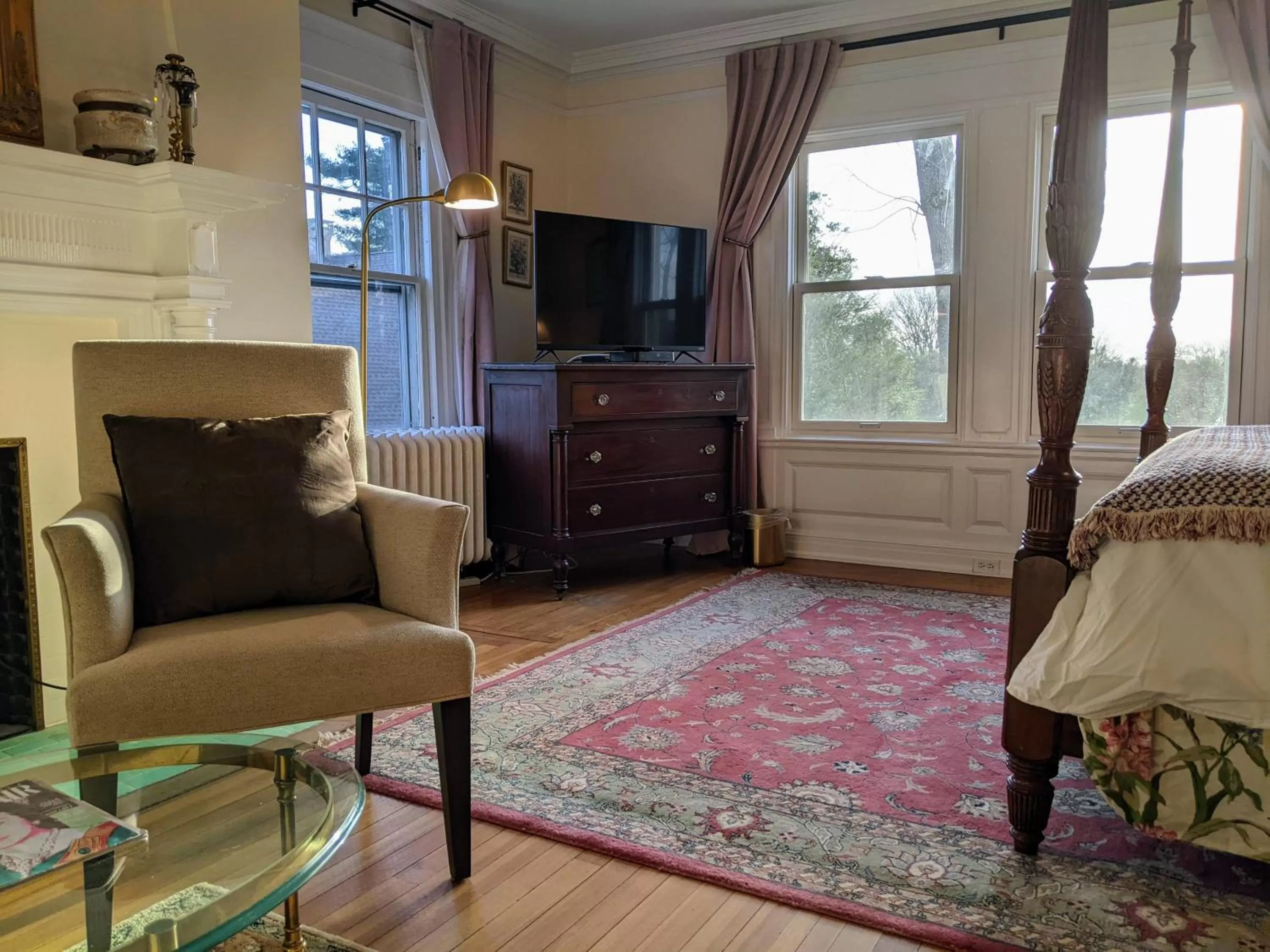 Seating area, Bed in Stanton House Inn