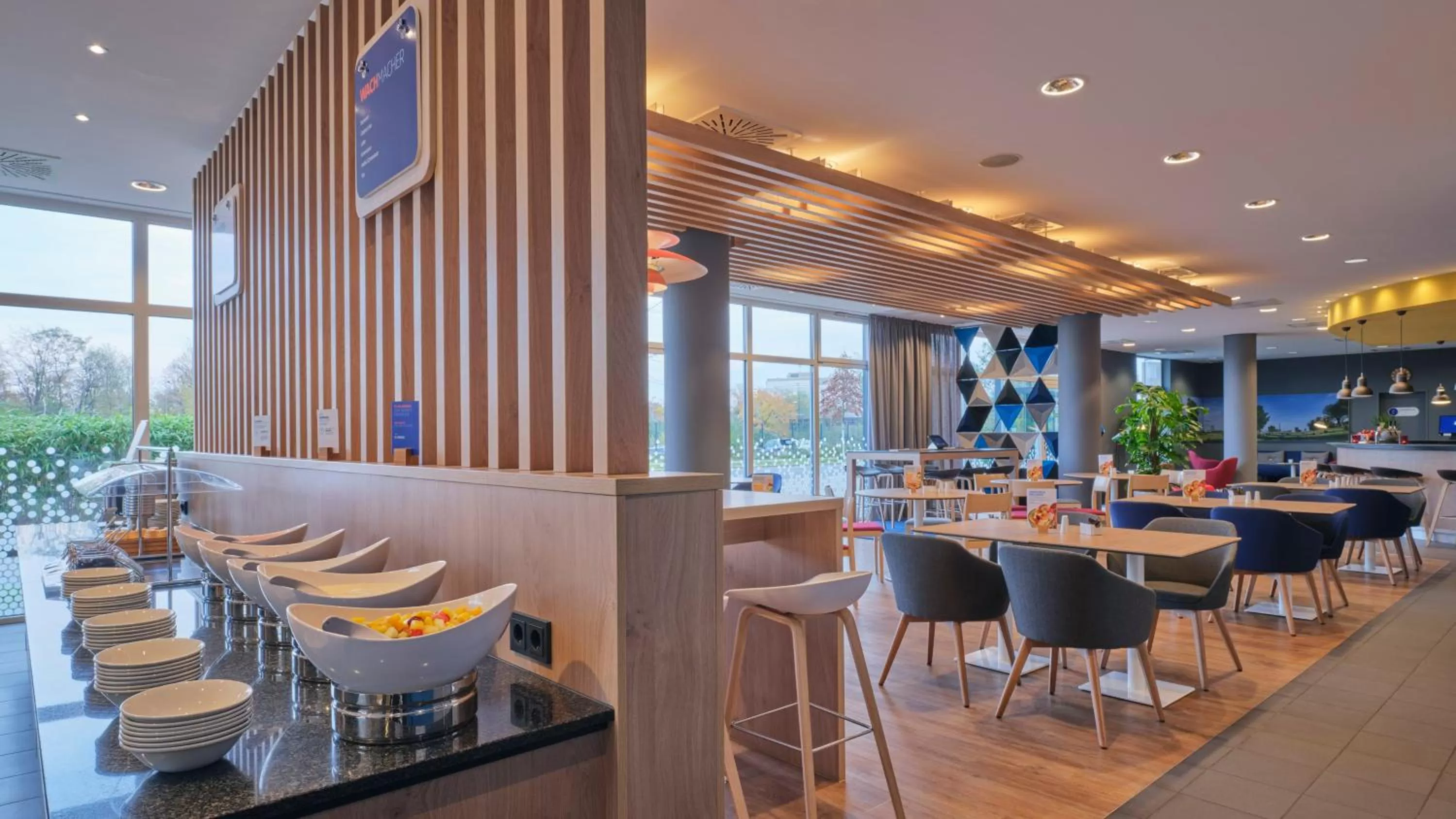 Restaurant/places to eat in Holiday Inn Express Düsseldorf - City North by IHG