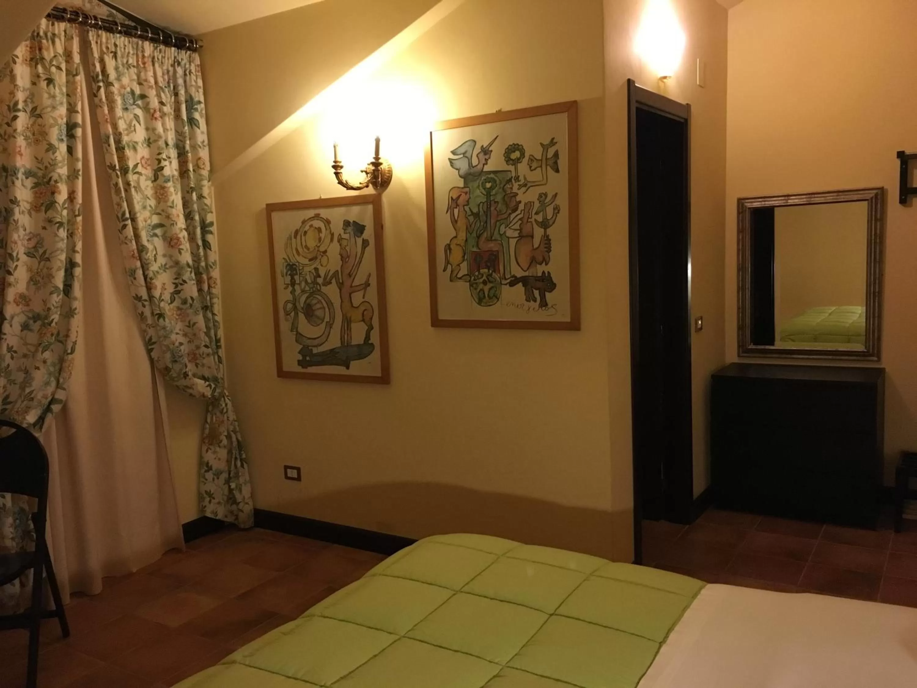 Decorative detail, Bed in B&B MontAlbano