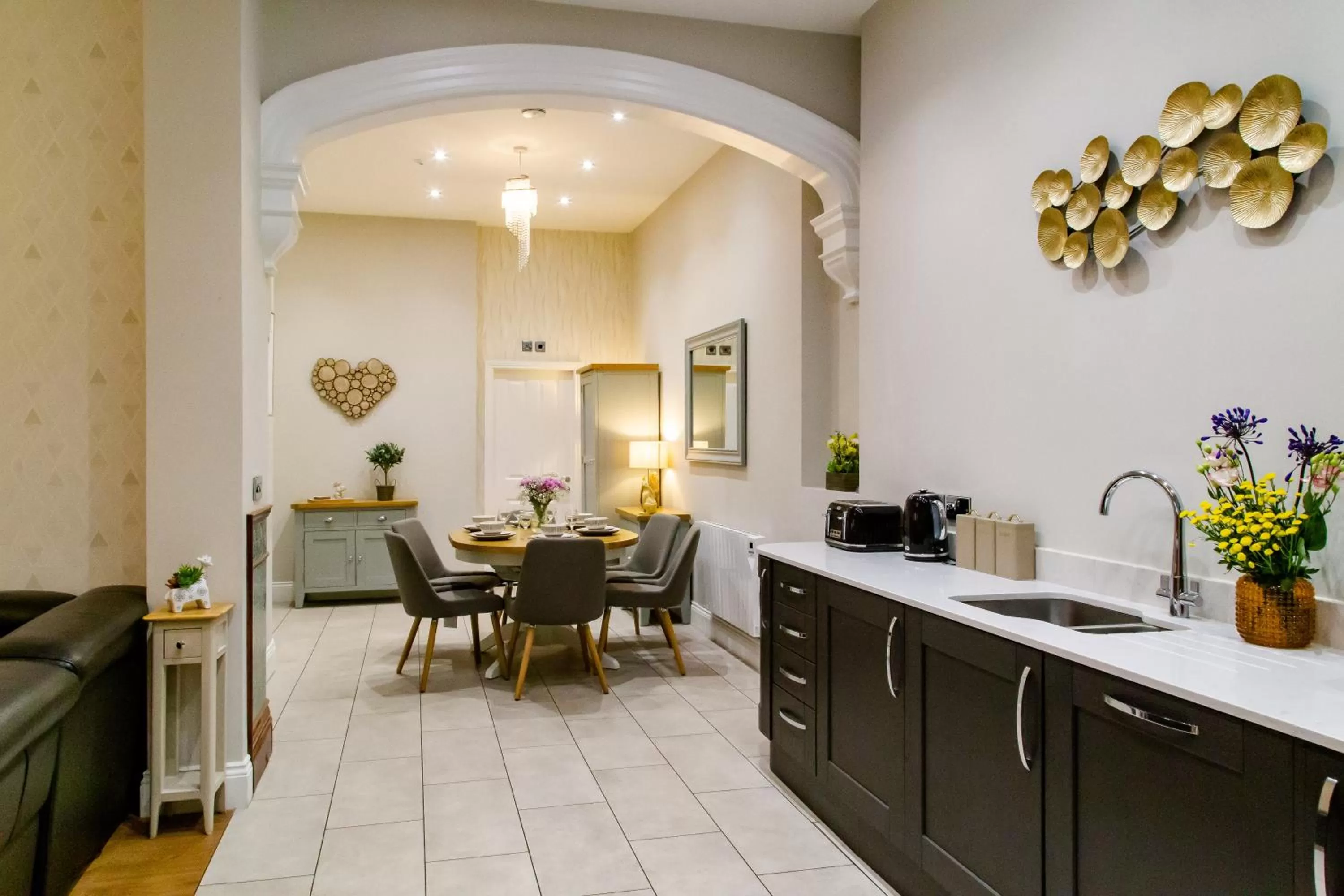 Kitchen or kitchenette in Goodramgate Apartments