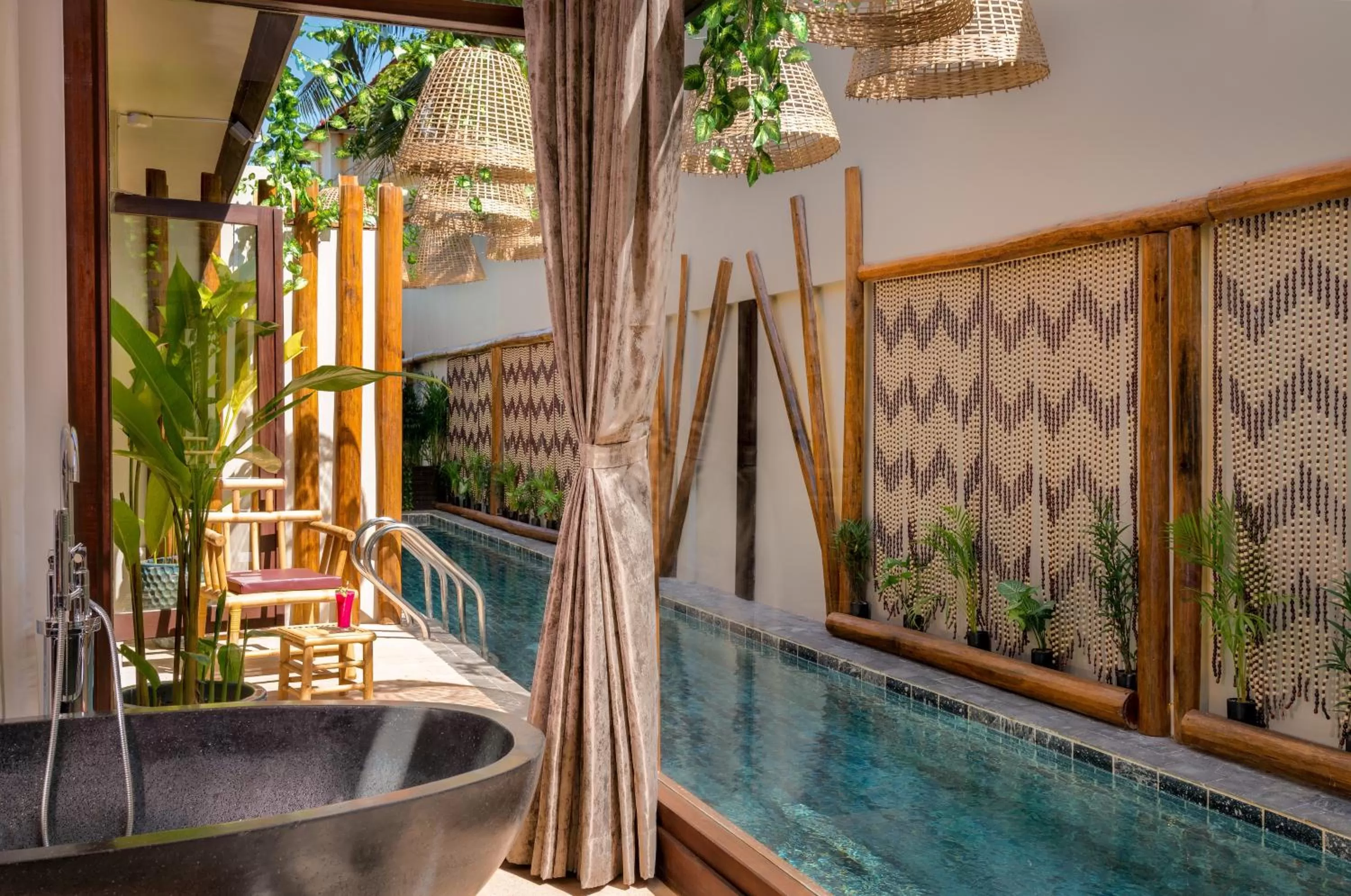 Swimming pool in Heritage Suites Hotel