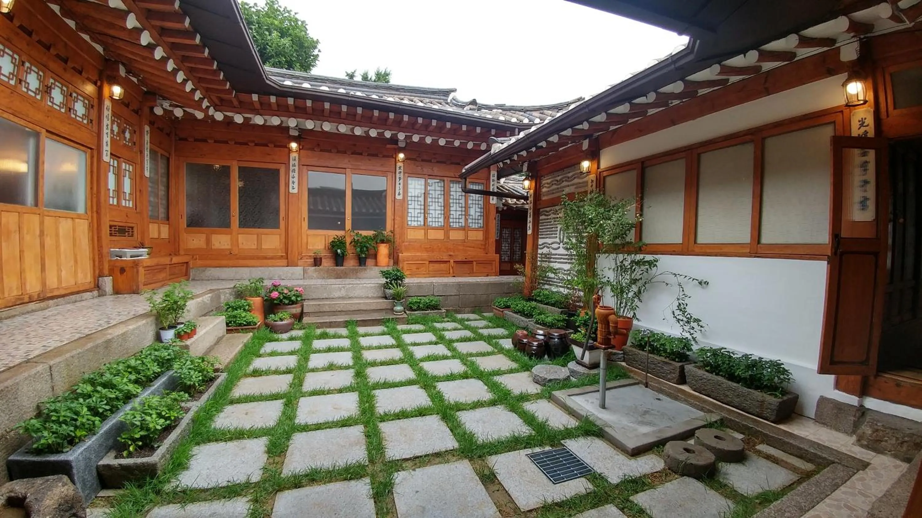 Property building in Bukchon Sosunjae Guesthouse