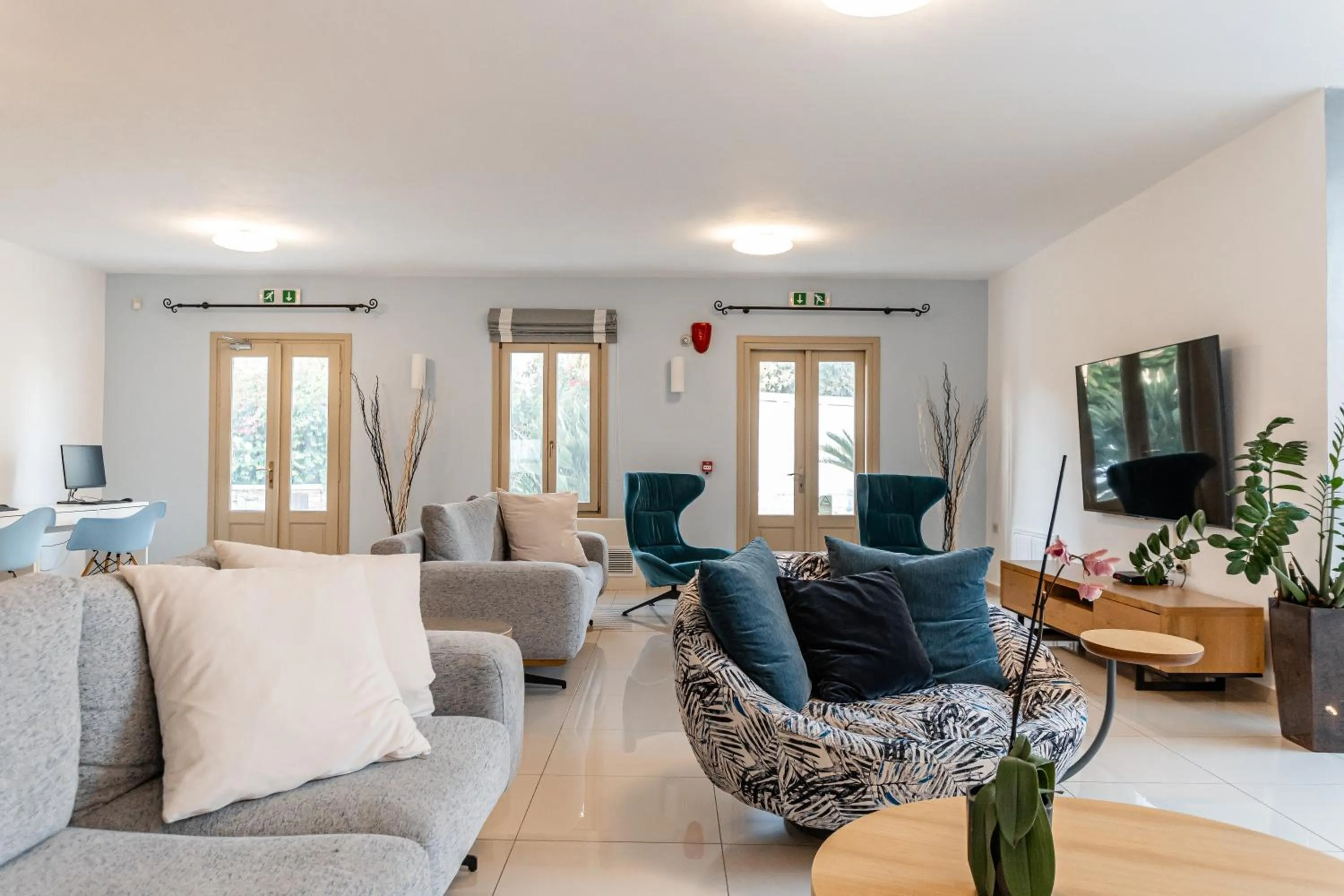 Communal lounge/ TV room in Naxos Resort Beach Hotel