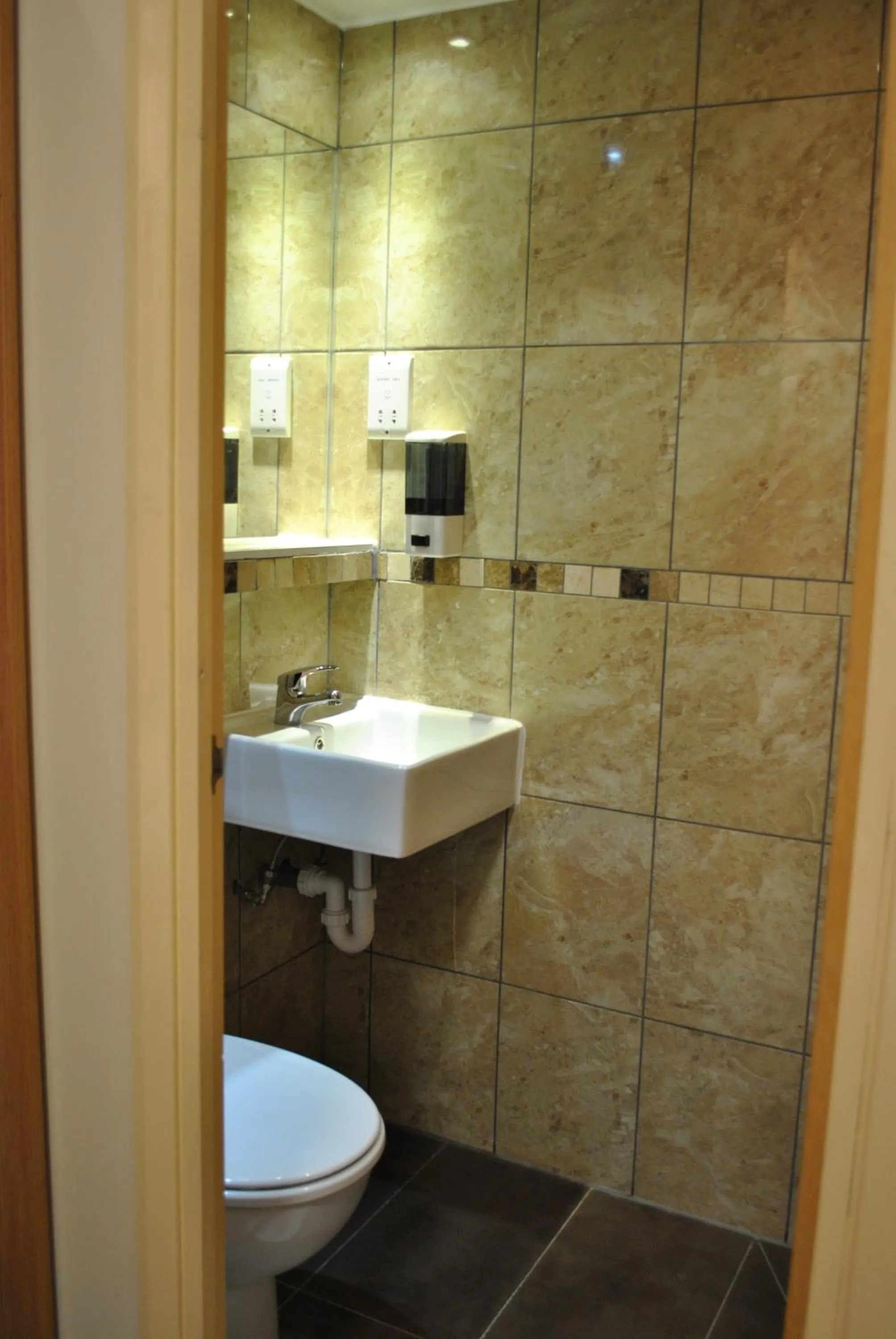 Bathroom in Carlton Hotel