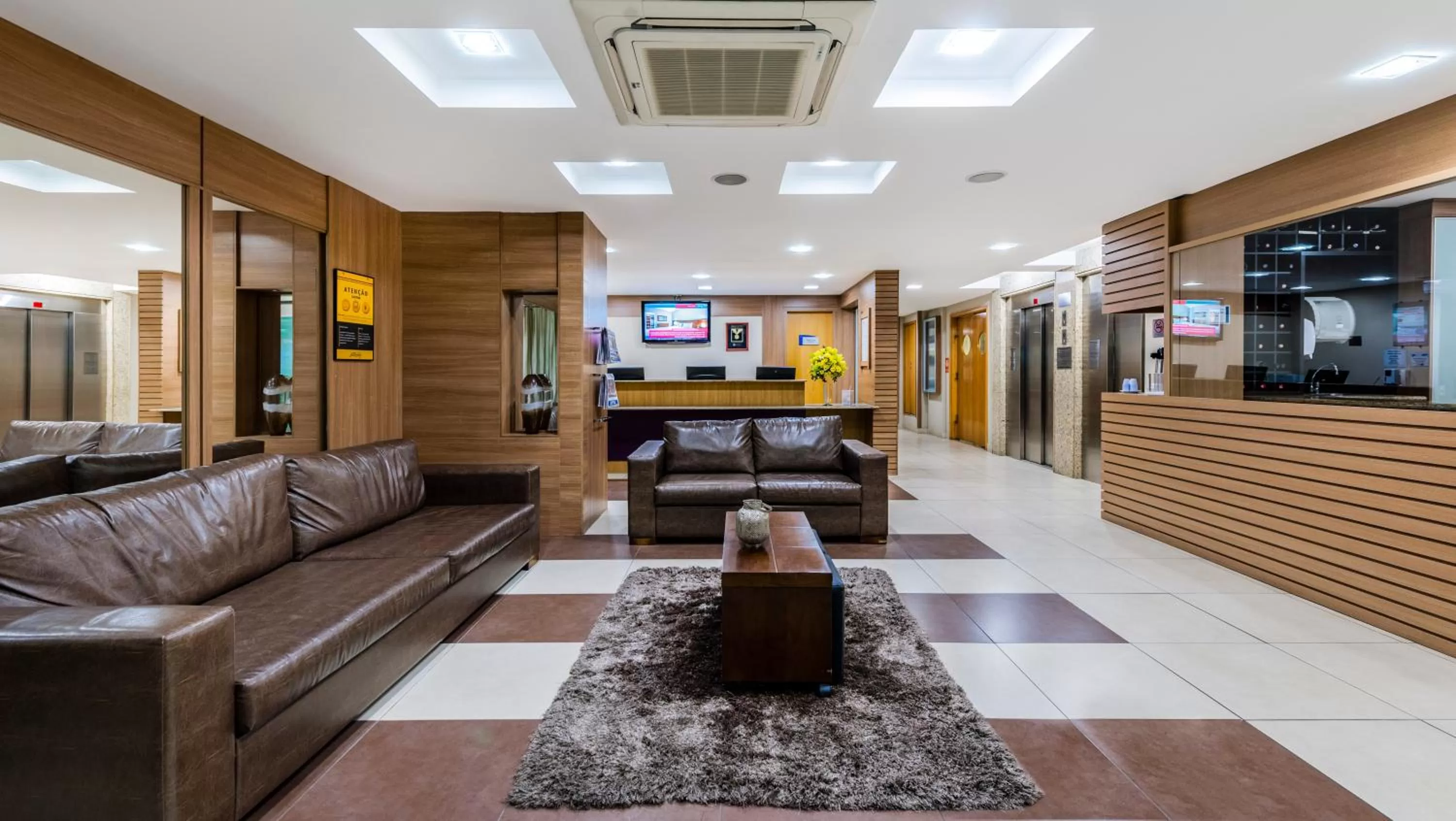 Lobby or reception in Comfort Hotel Campos dos Goytacazes