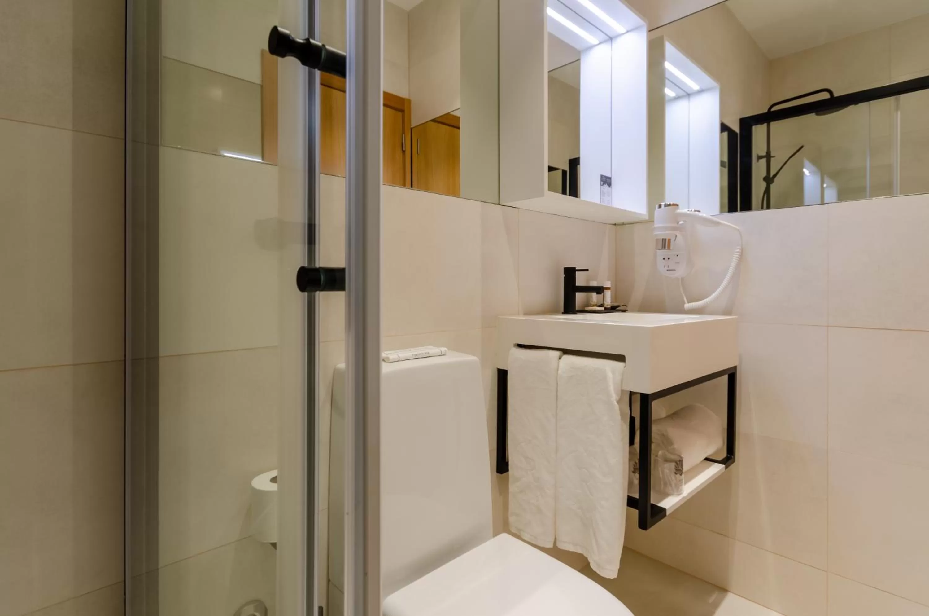 Bathroom in Rossio Plaza Hotel