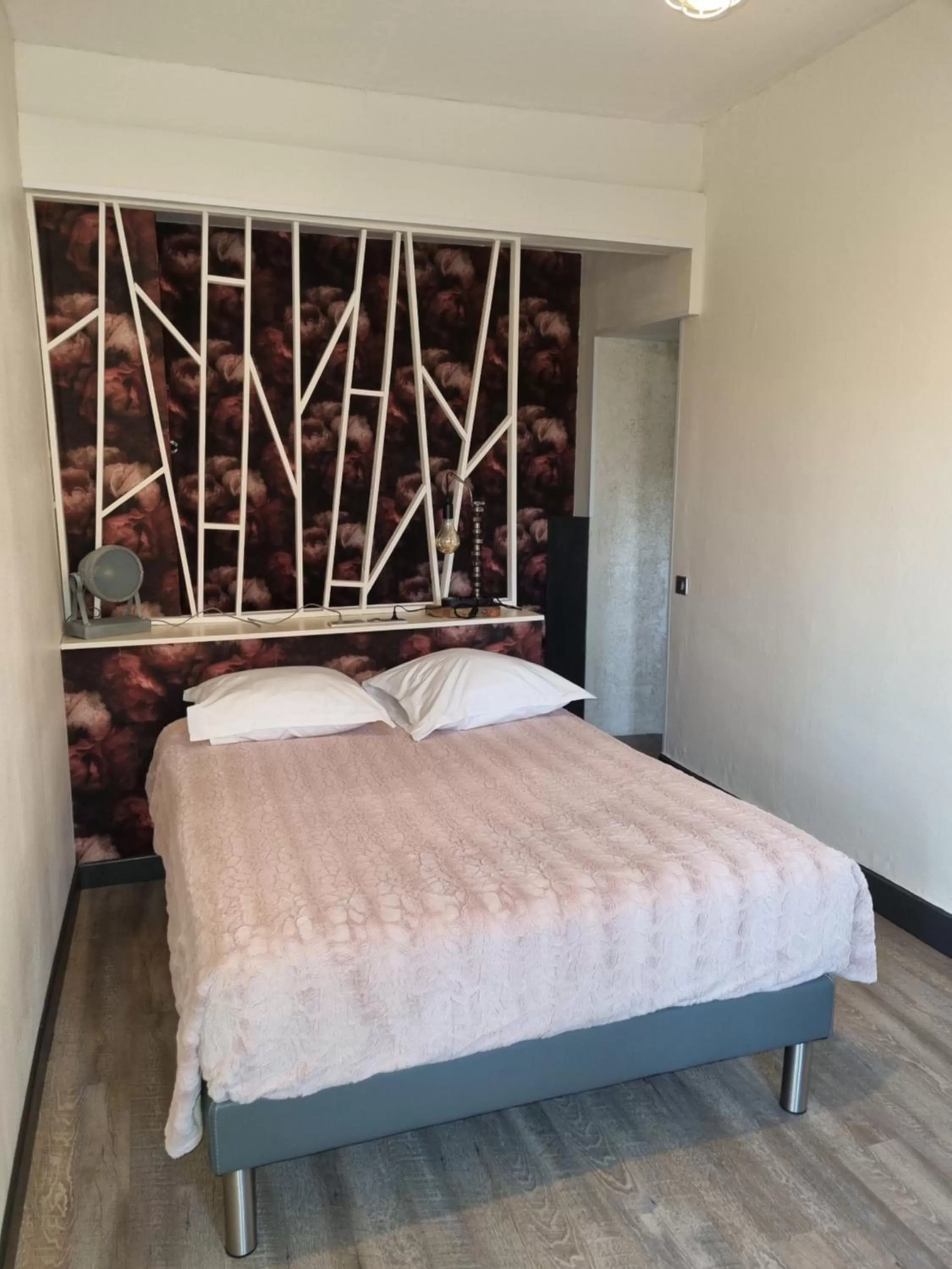 Bed in Hotel Café de la Gare