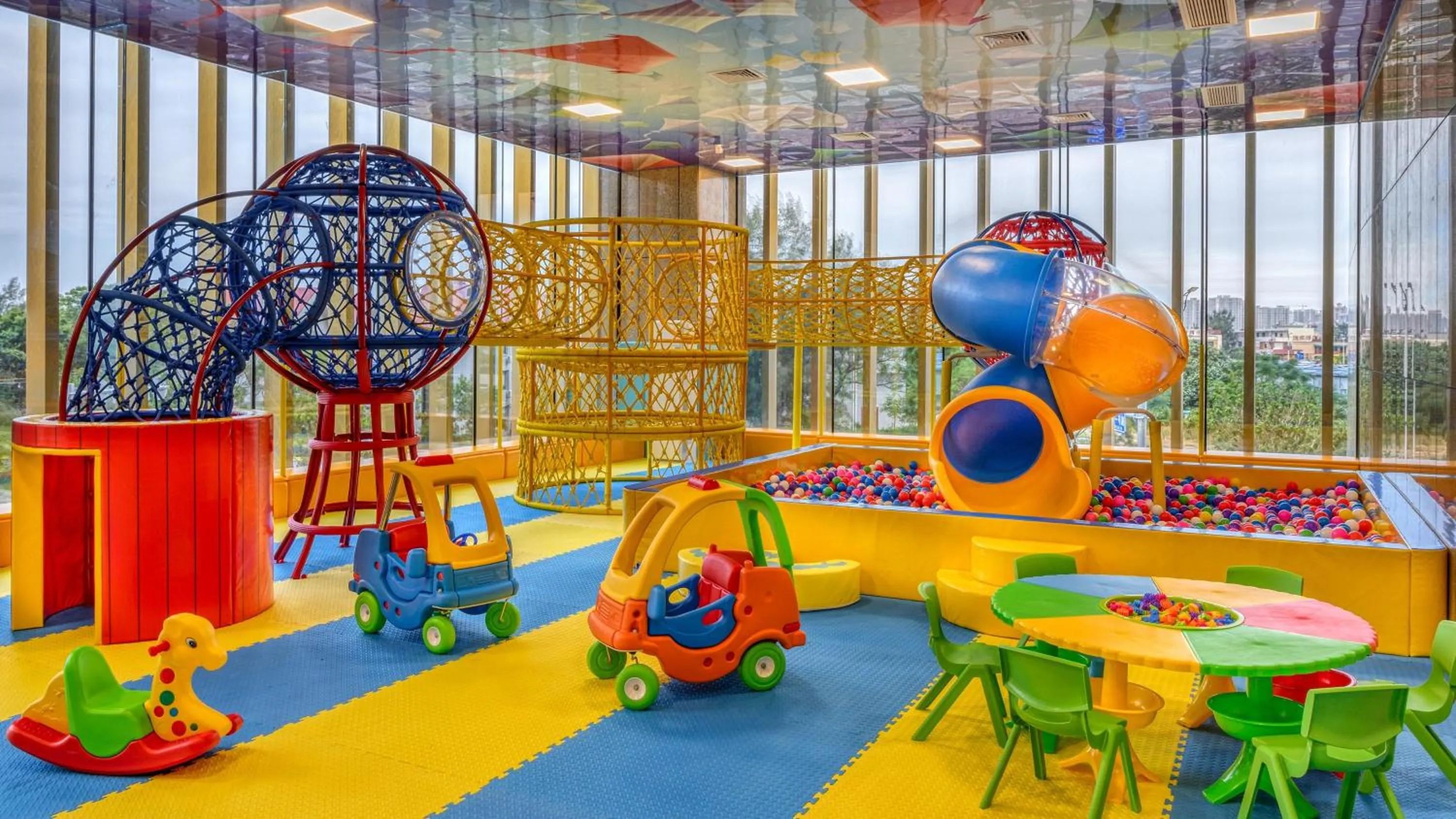 Area and facilities in Crowne Plaza Beihai Silver Beach by IHG