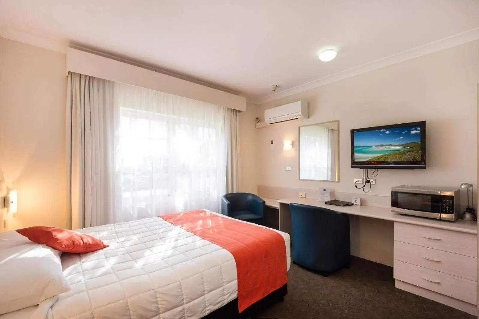 Double Room - Non-Smoking in Comfort Inn All Seasons Double Room - Non-Smoking in Comfort Inn All Seasons