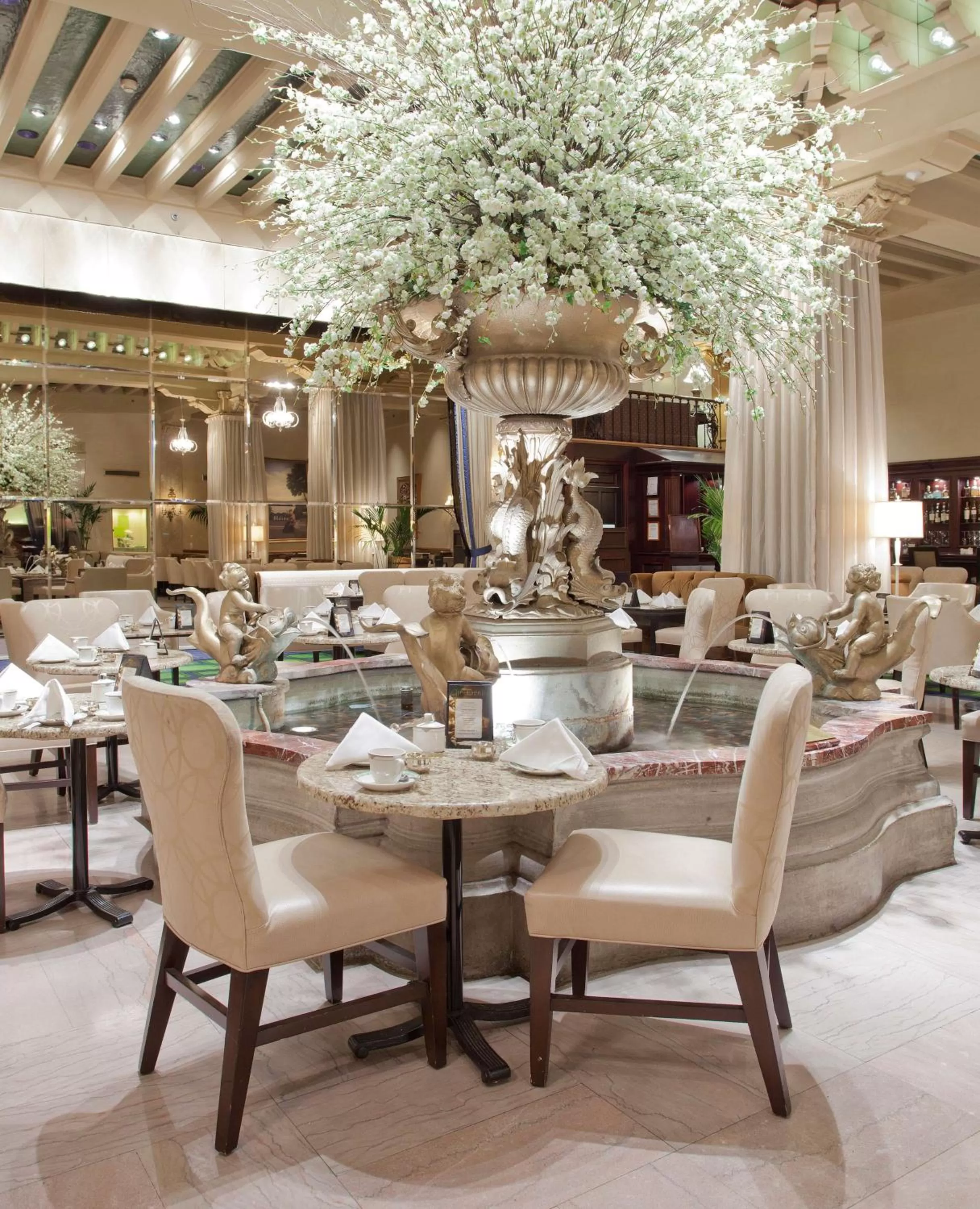 Restaurant/places to eat in The Drake Hotel