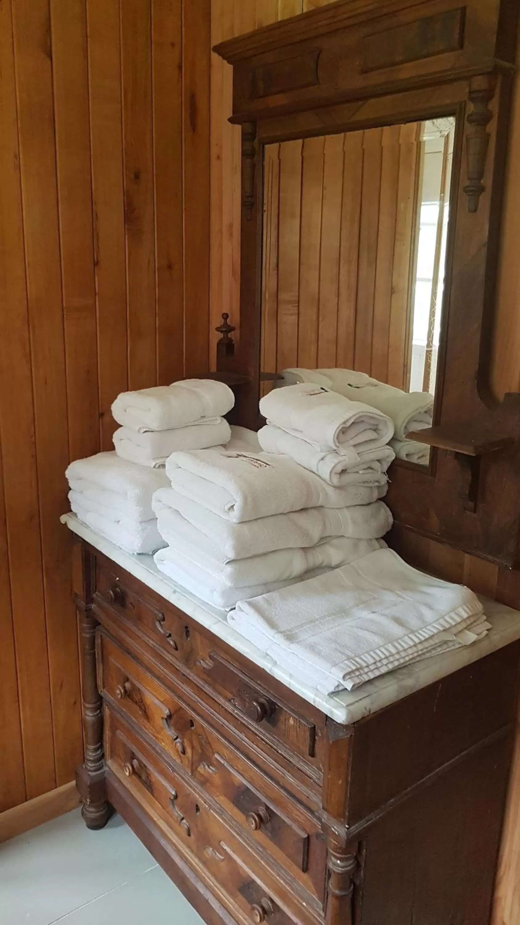 Bathroom, Bed in Posada Queulat