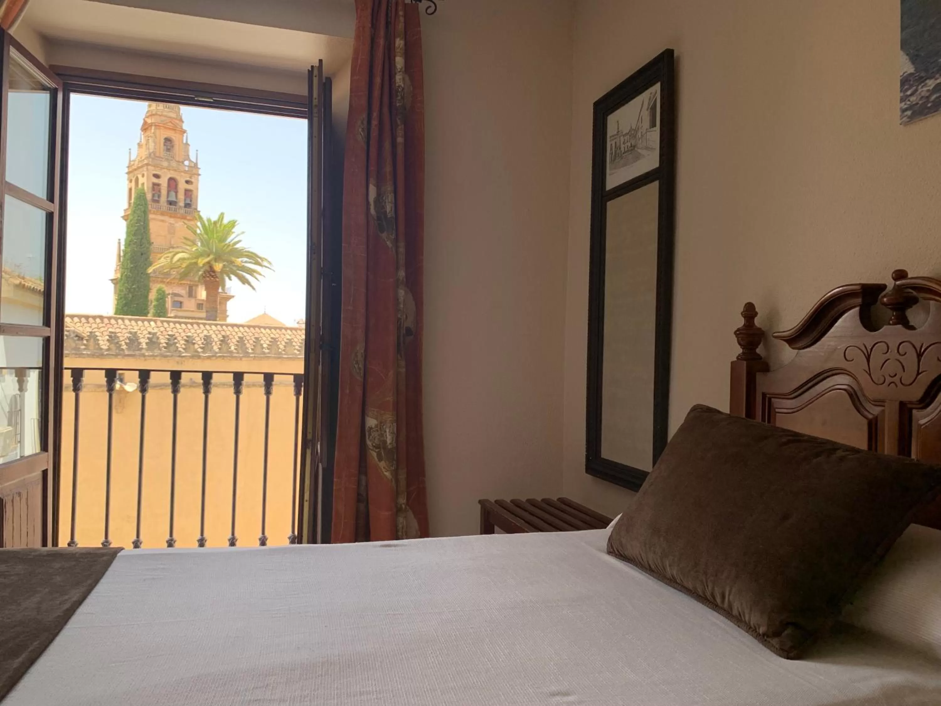 Photo of the whole room, Bed in Hotel Casa Museo de la Mezquita