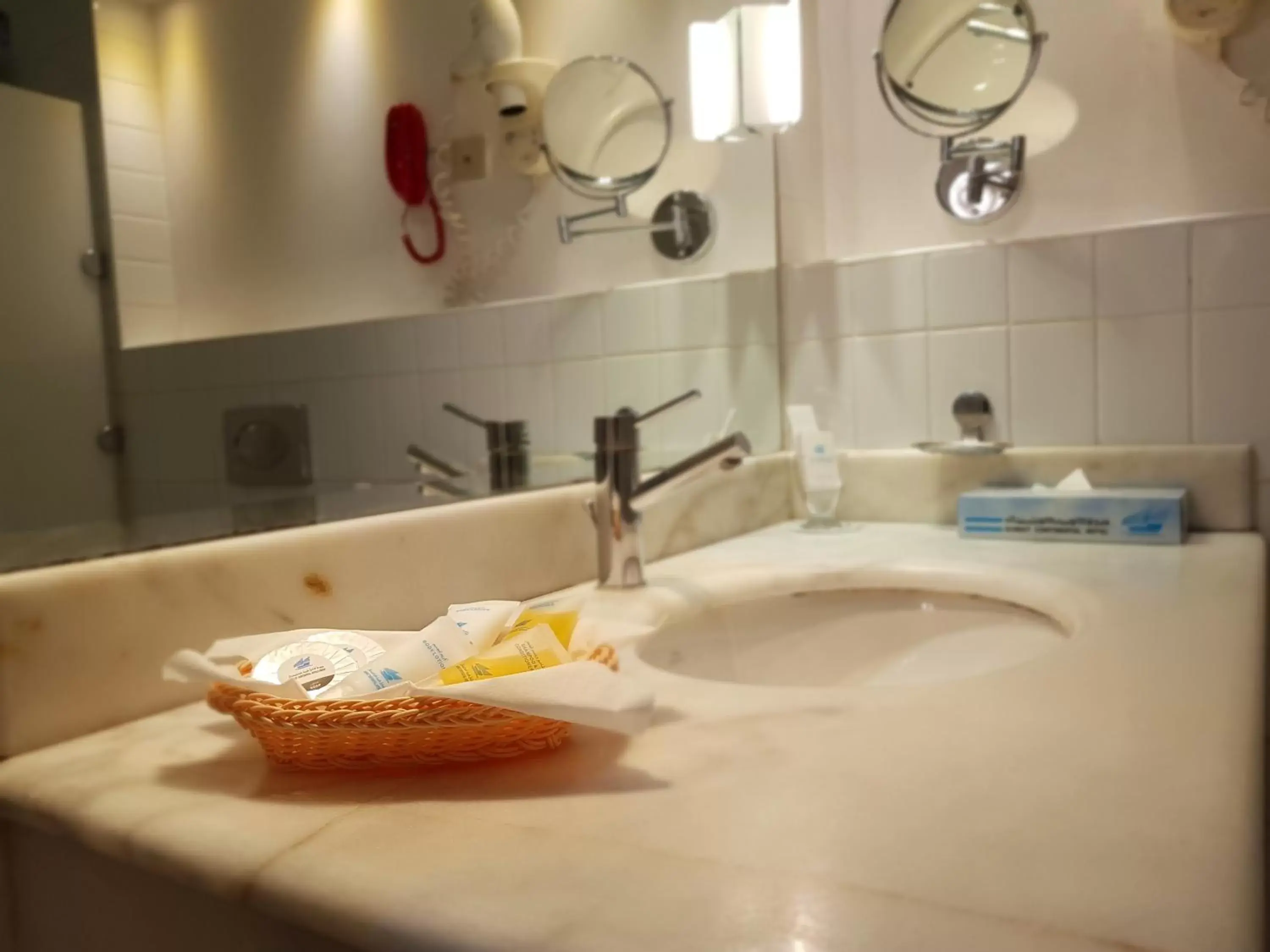 Standard Double Room in Kuwait Continental Hotel Standard Double Room in Kuwait Continental Hotel