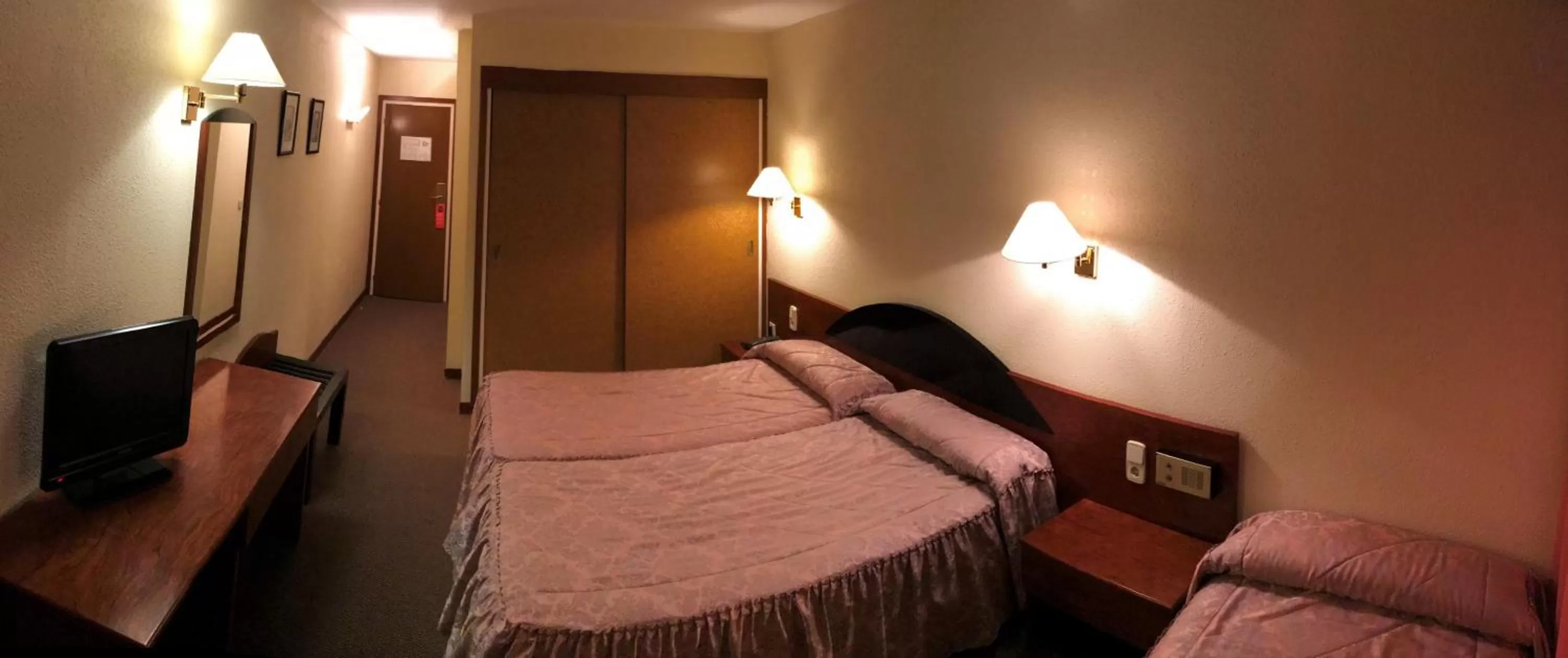 Bed in Hotel Roc Del Castell