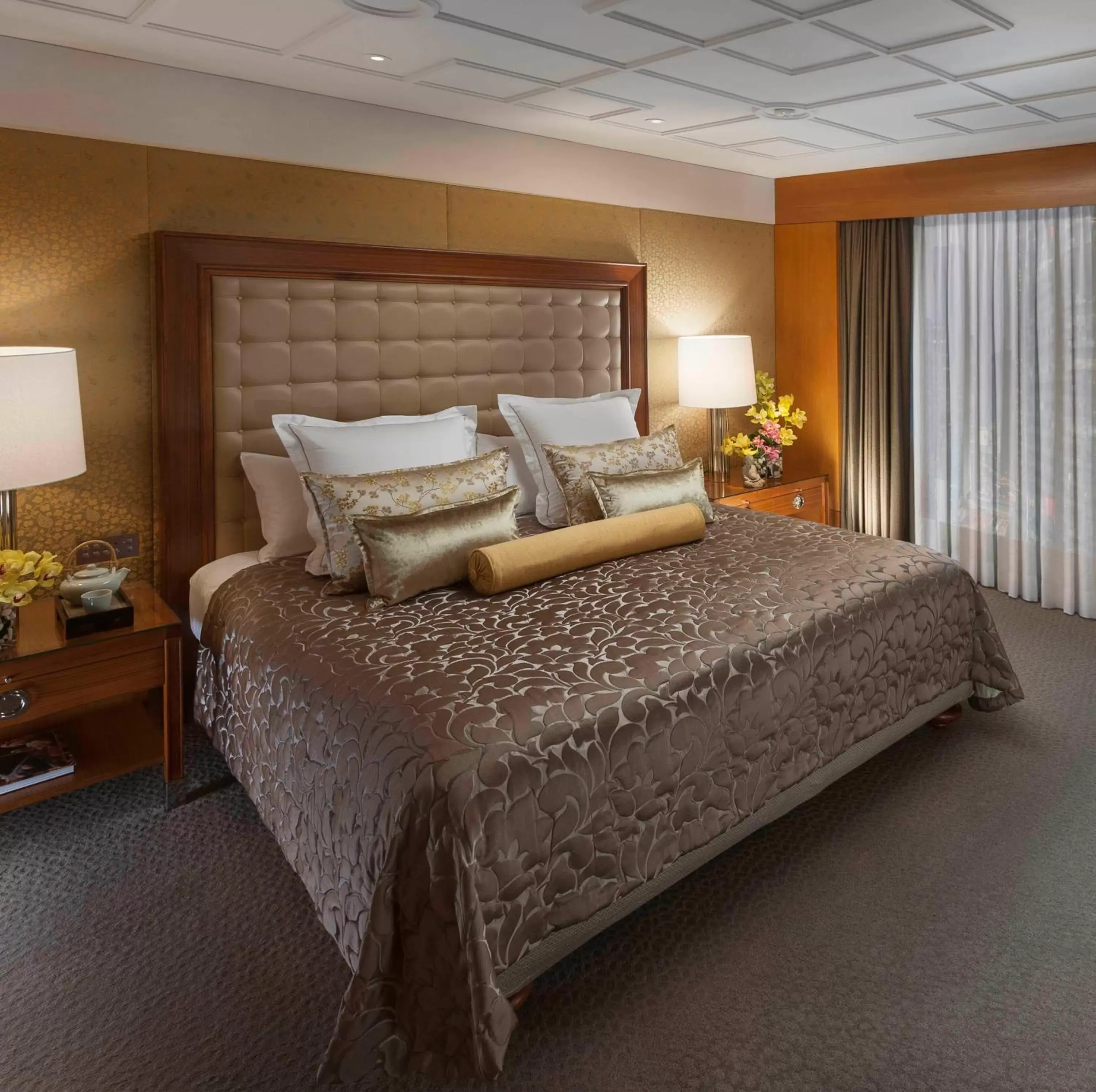 Club Mandarin King Room in Mandarin Oriental, Hong Kong Club Mandarin King Room in Mandarin Oriental, Hong Kong