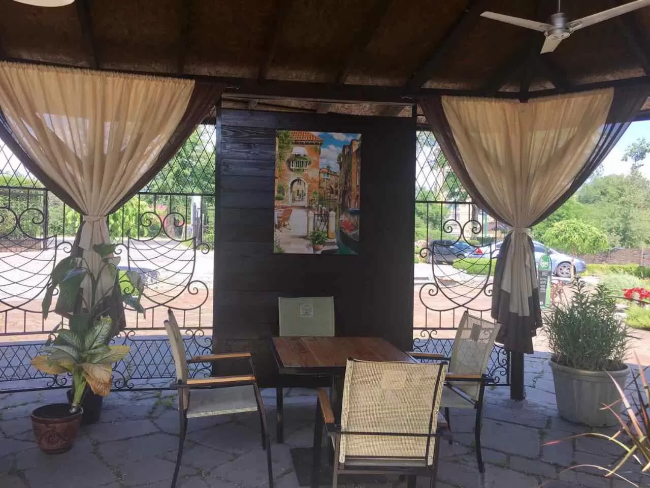 Restaurant/Places to Eat in Ermitazh Hotel Complex