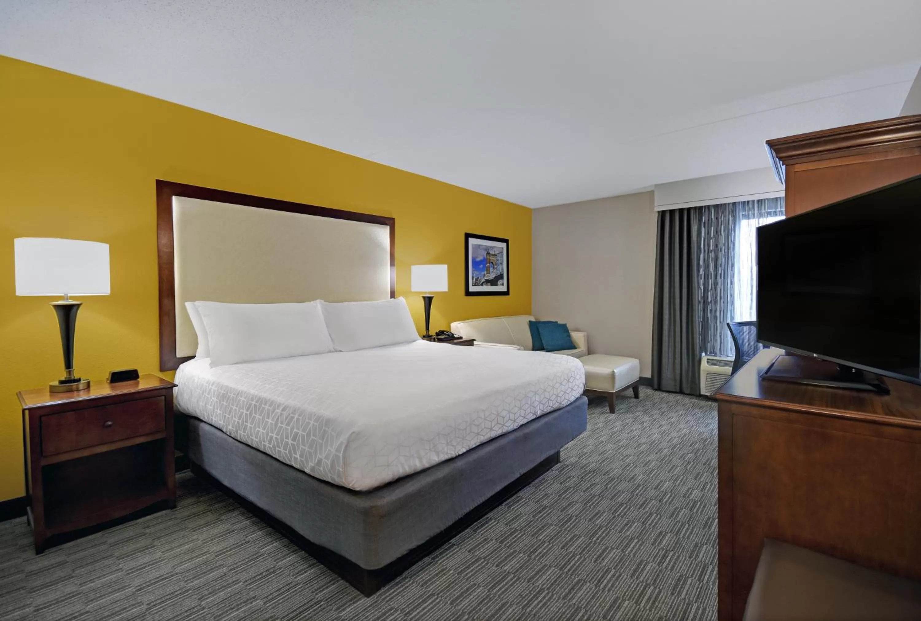 Holiday Inn Express & Suites Cincinnati Riverfront by IHG