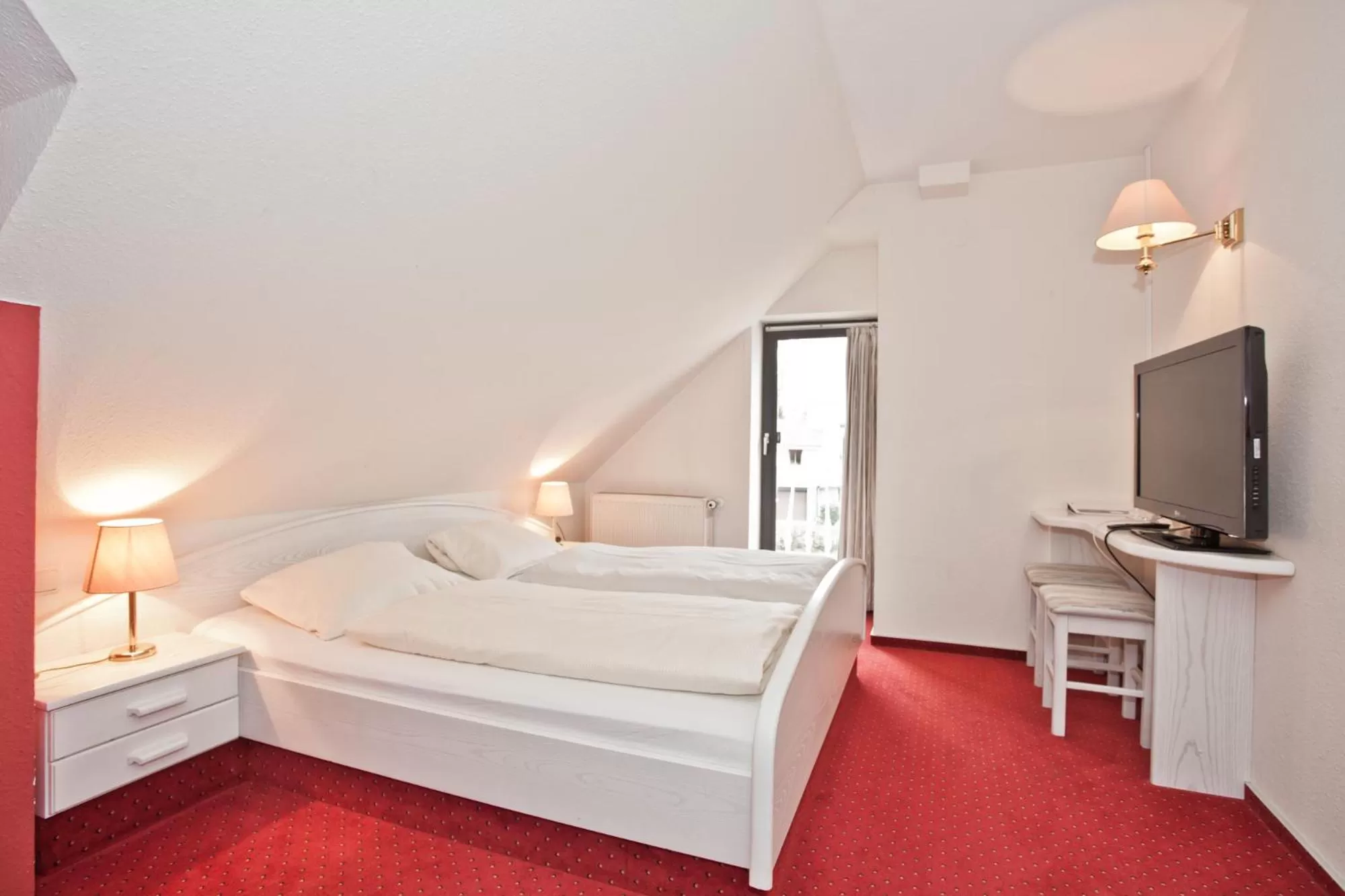 Photo of the whole room, Bed in Frühstückshotel Landgasthof Kramer