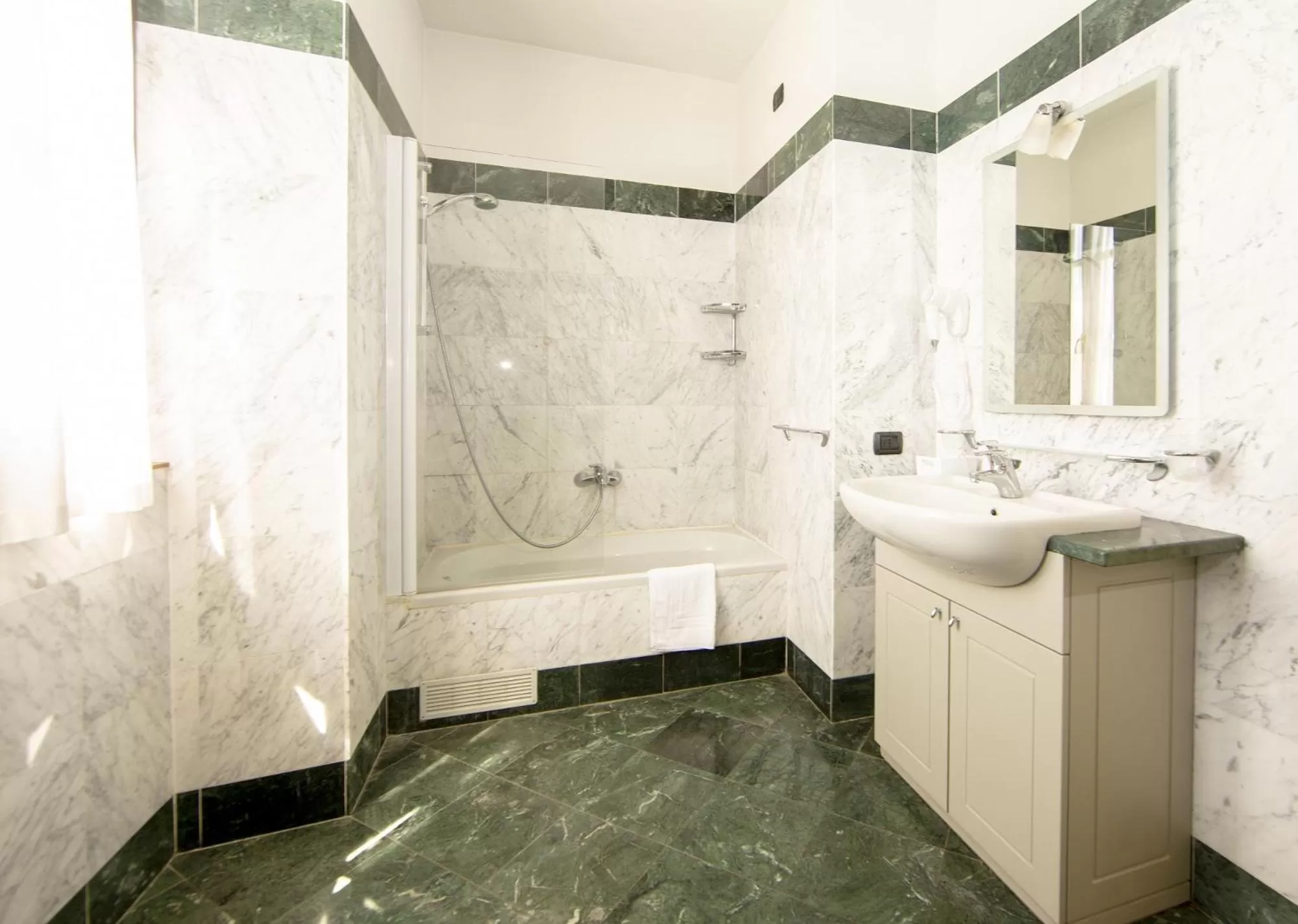 Bathroom in Hotel Il Gelso