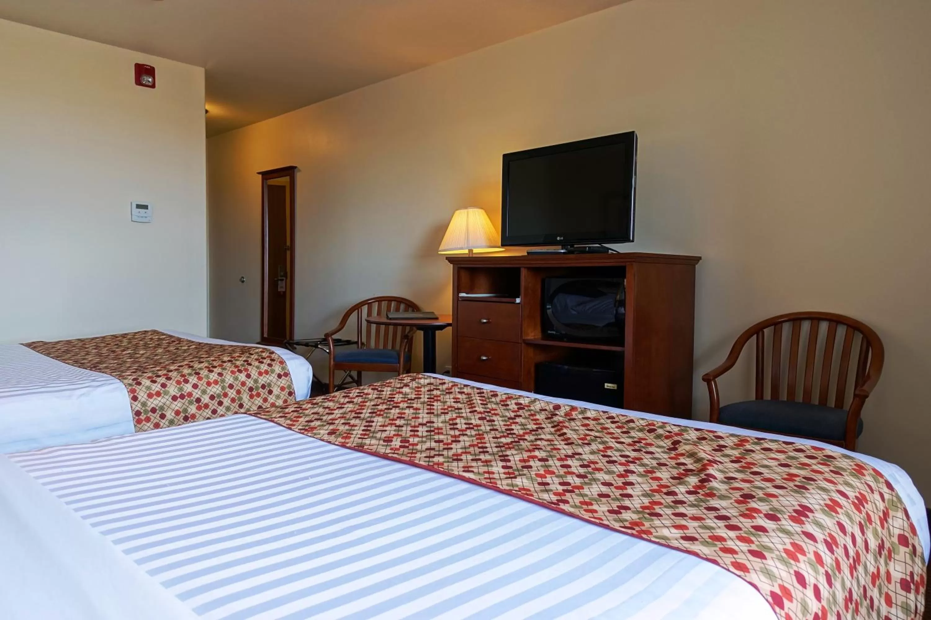 Photo of the whole room, Bed in Super 8 by Wyndham Caraquet