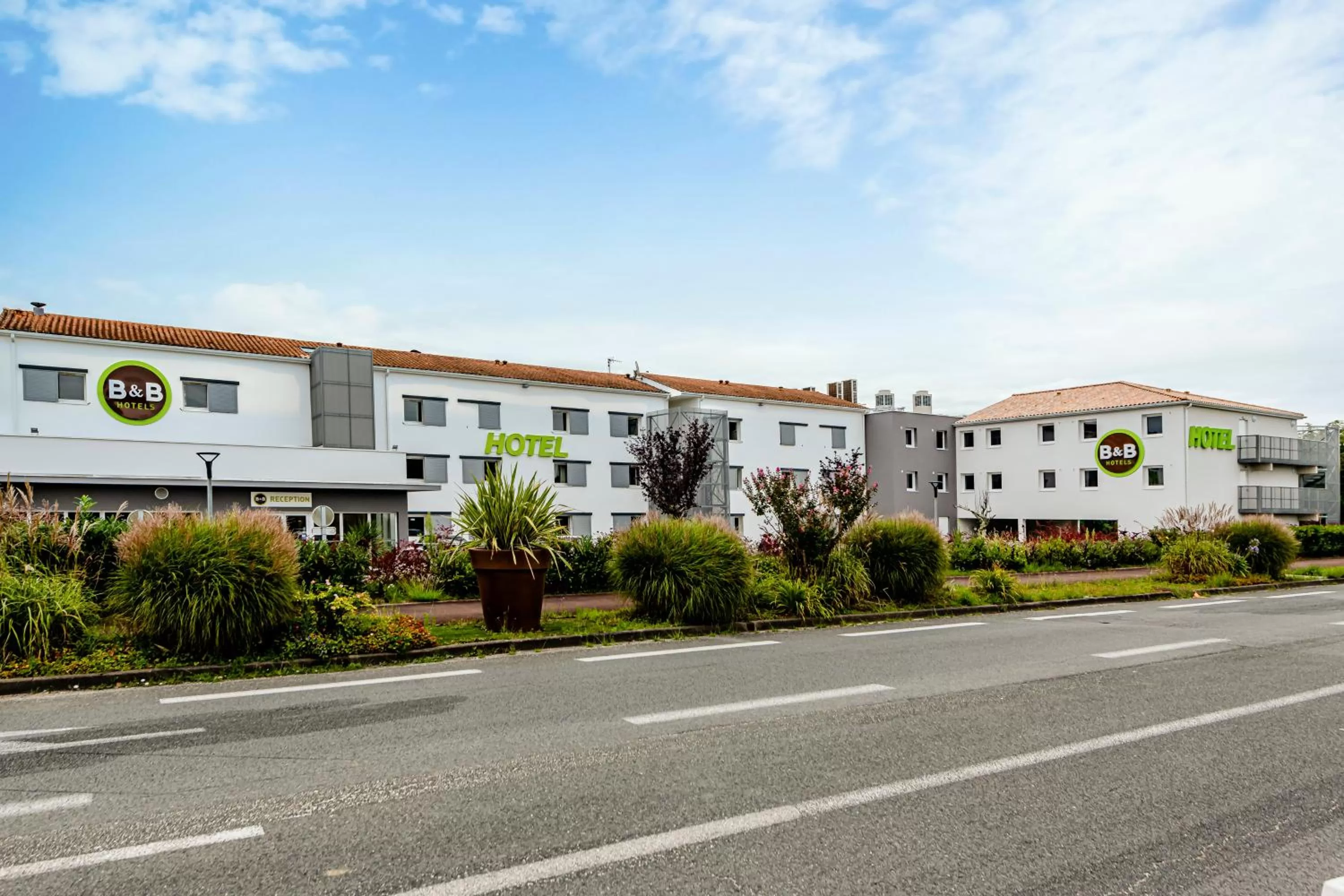 Facade/entrance in B&B HOTEL Bordeaux Le Haillan 3 étoiles