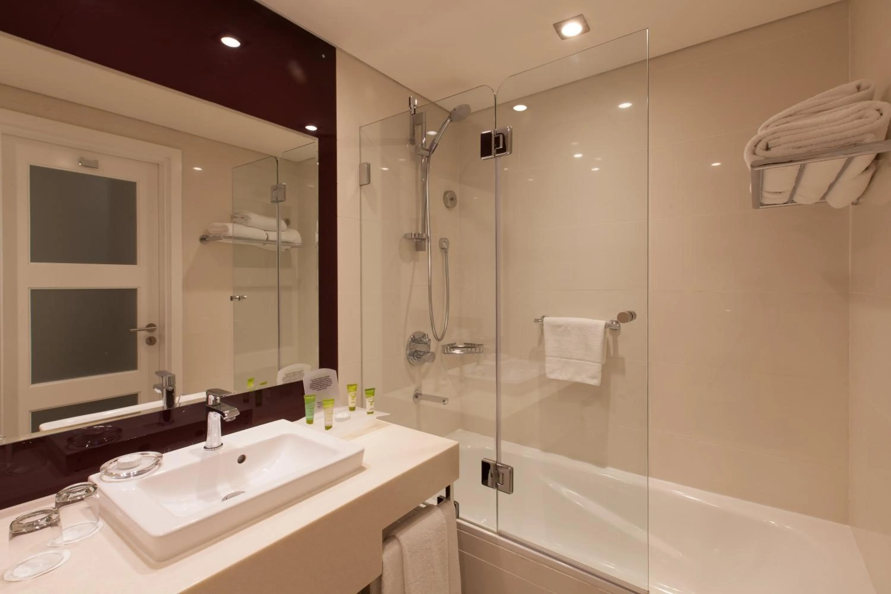 Photo of the whole room in Holiday Inn Muscat AlSeeb by IHG