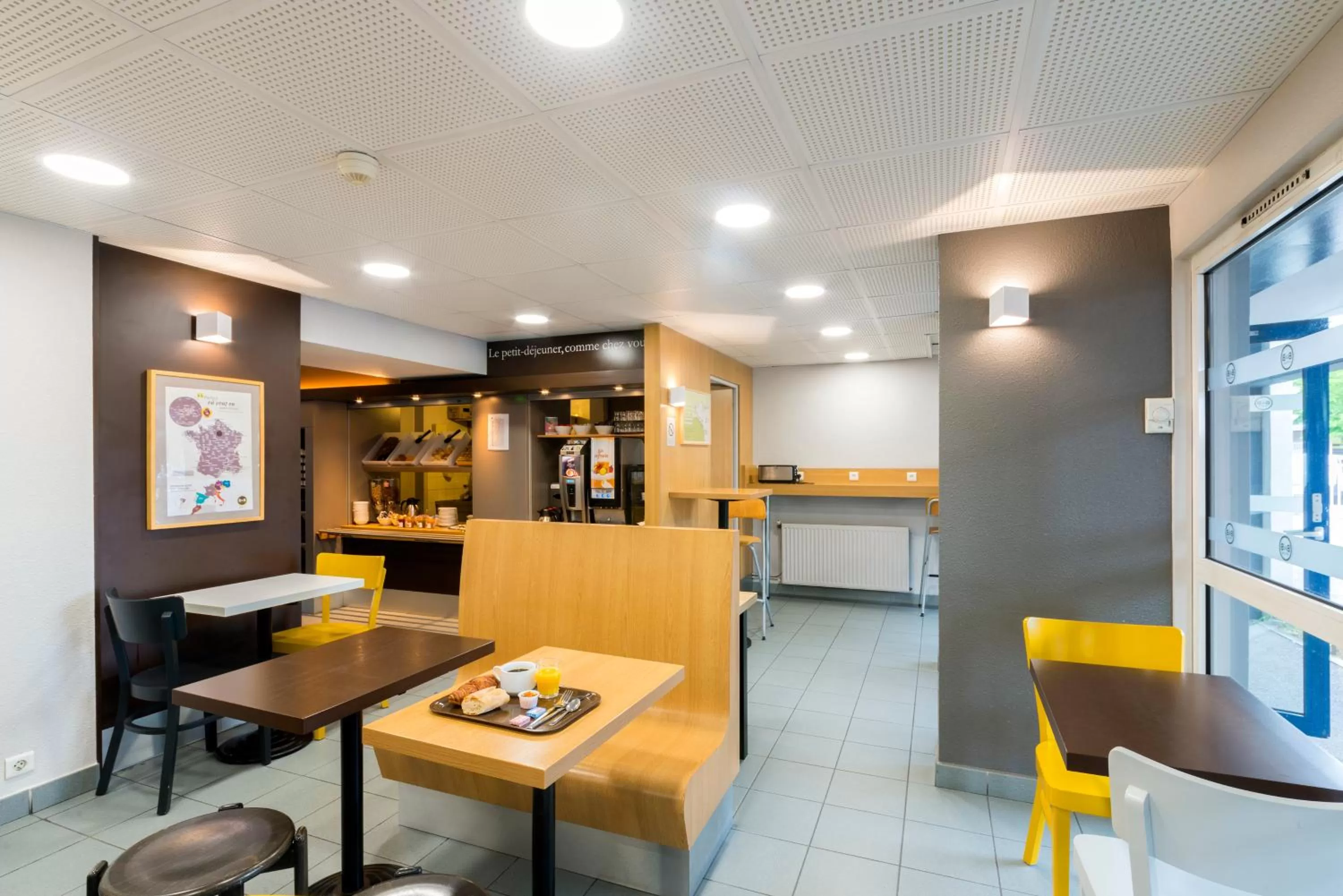 Buffet breakfast in B&B HOTEL Nantes Parc Expos La Beaujoire