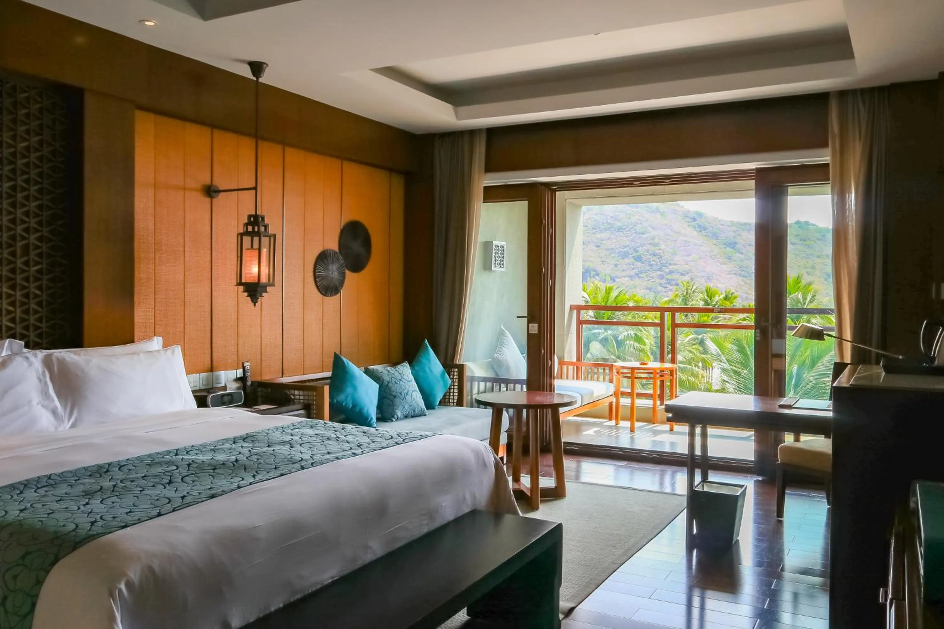 Photo of the whole room, Bed in Sanya LUHUITOU Resort & Spa