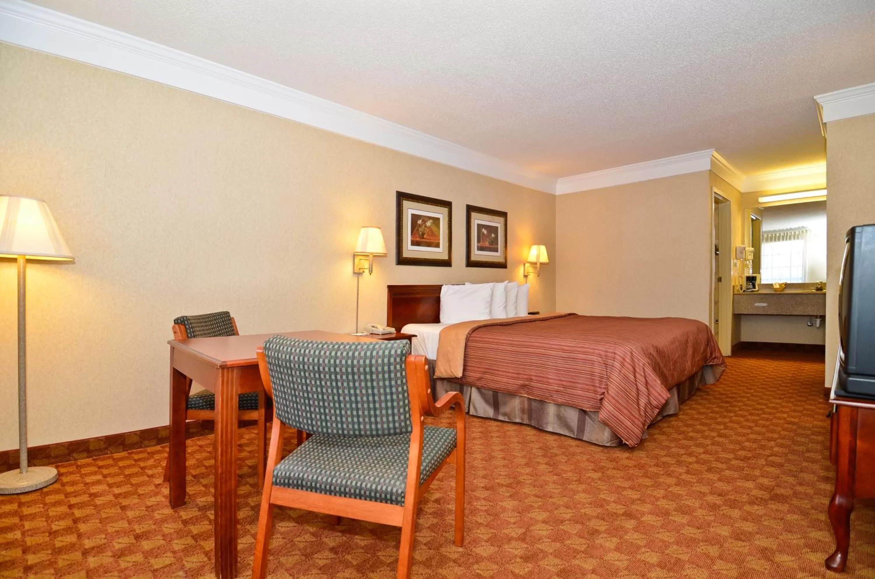 Photo of the whole room, Bed in Peach State Inn & Suites