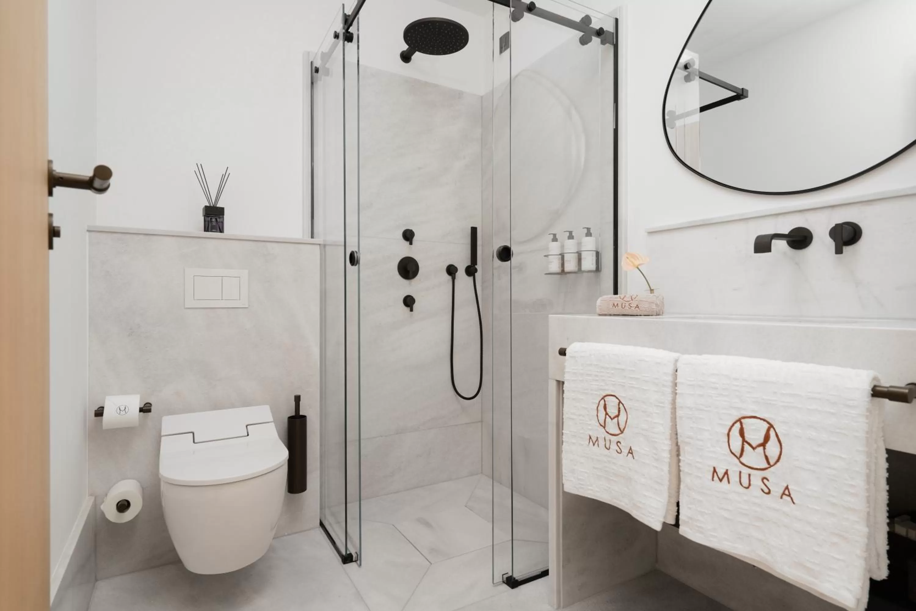 Shower in MUSA Lago di Como