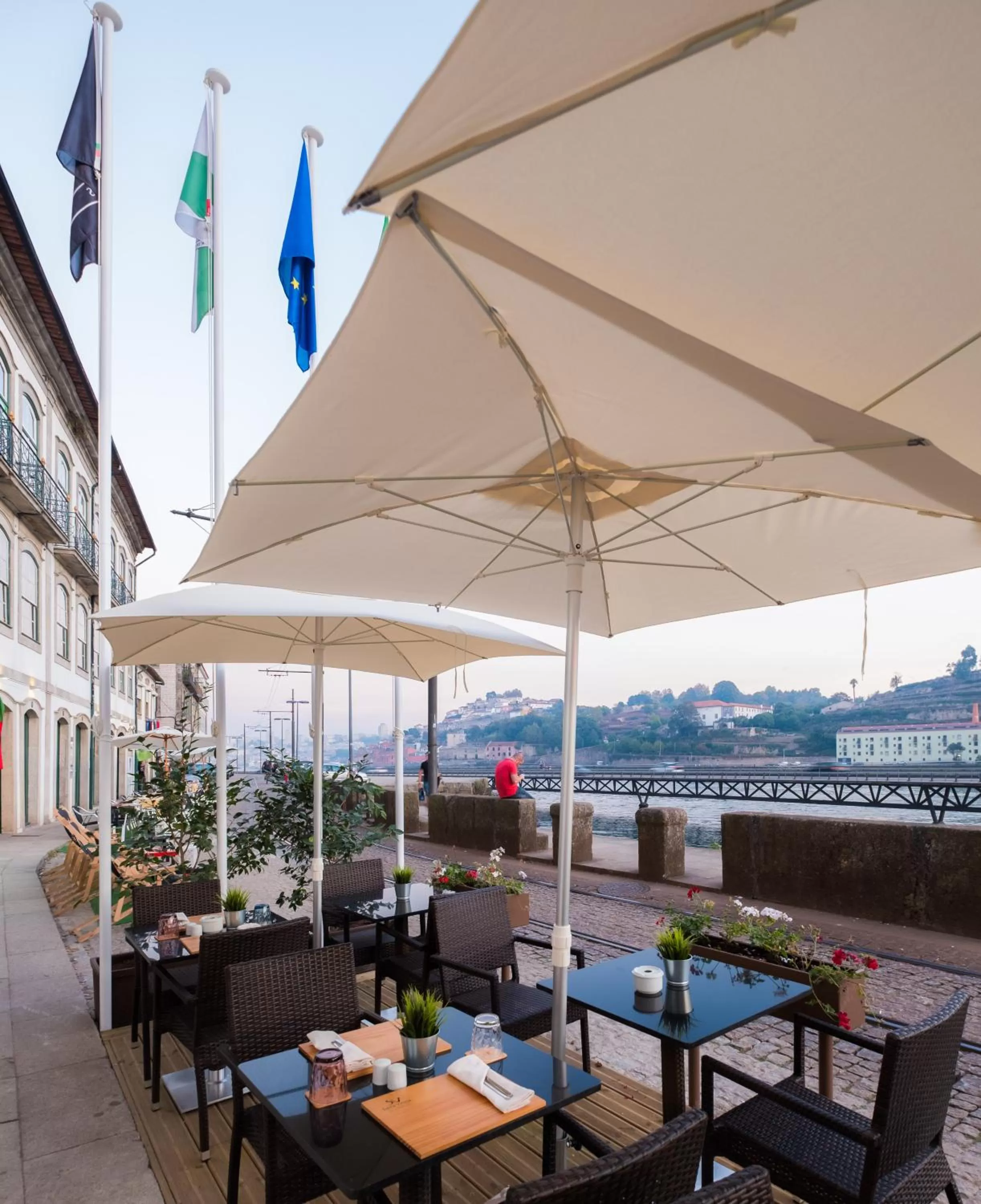 Lounge or bar in Vila Gale Porto Ribeira
