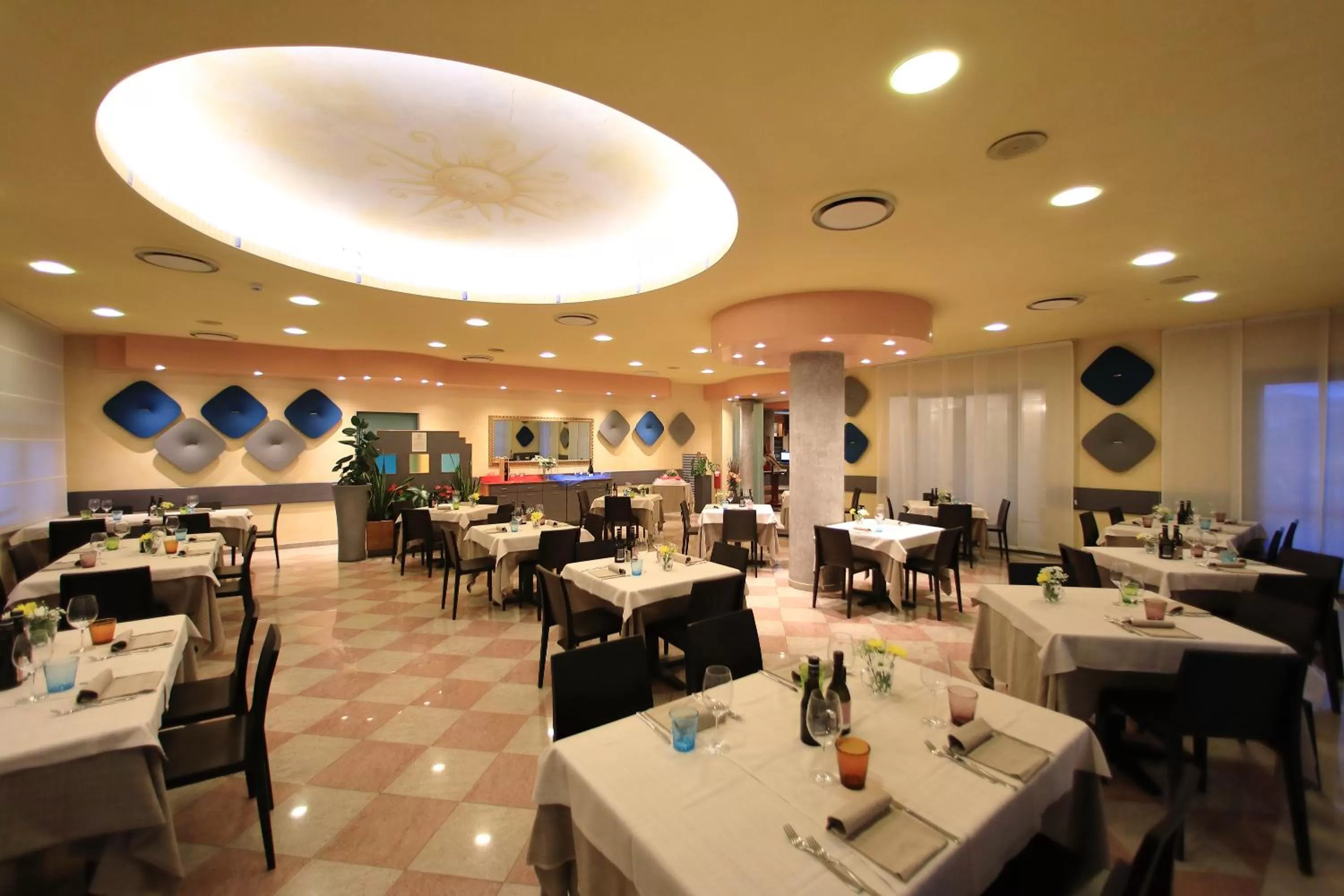 Restaurant/places to eat in Hotel Eden