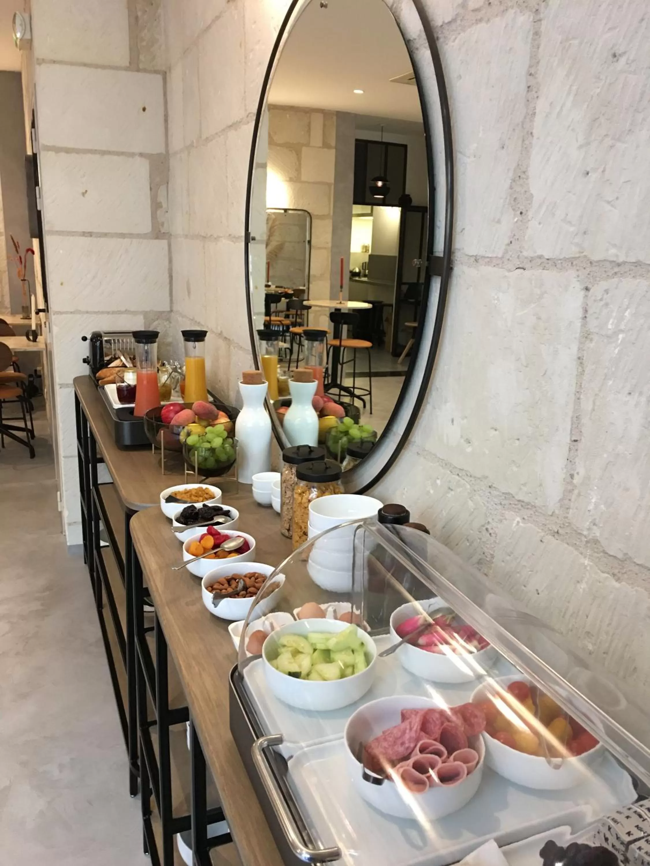 Food and drinks in Hôtel L'Adresse