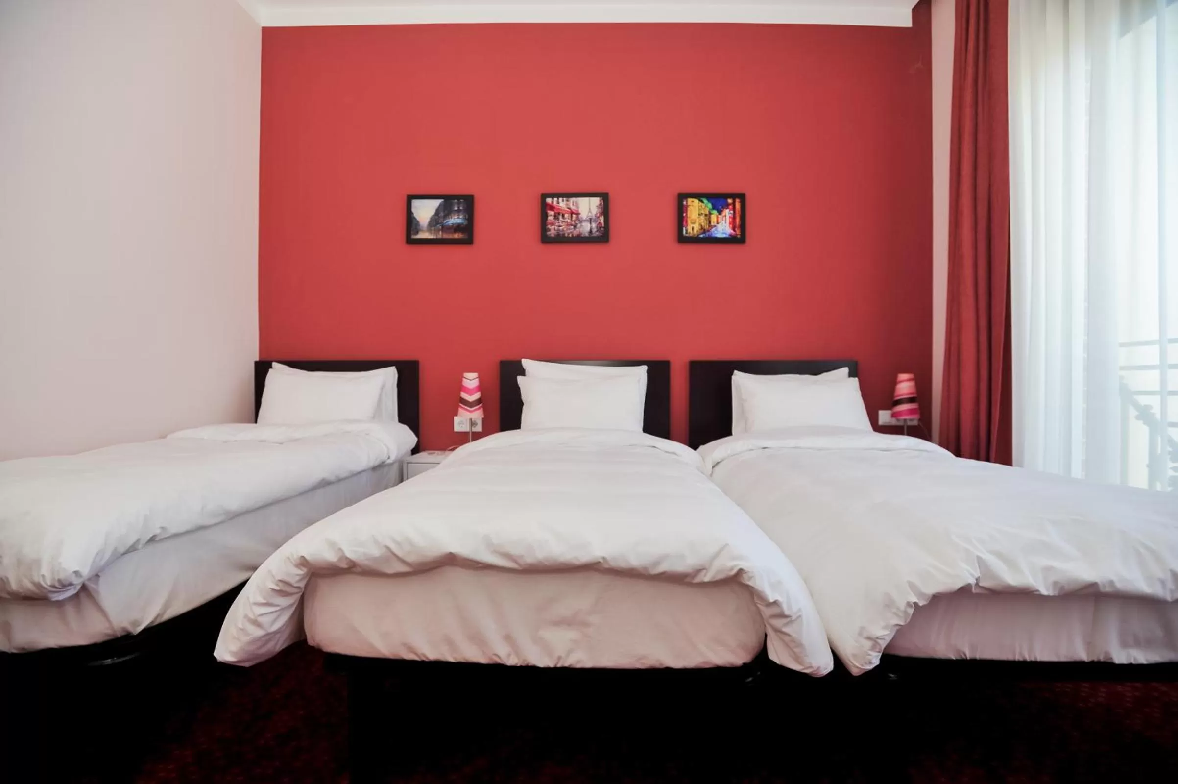 Photo of the whole room, Bed in Piazza Four Colours