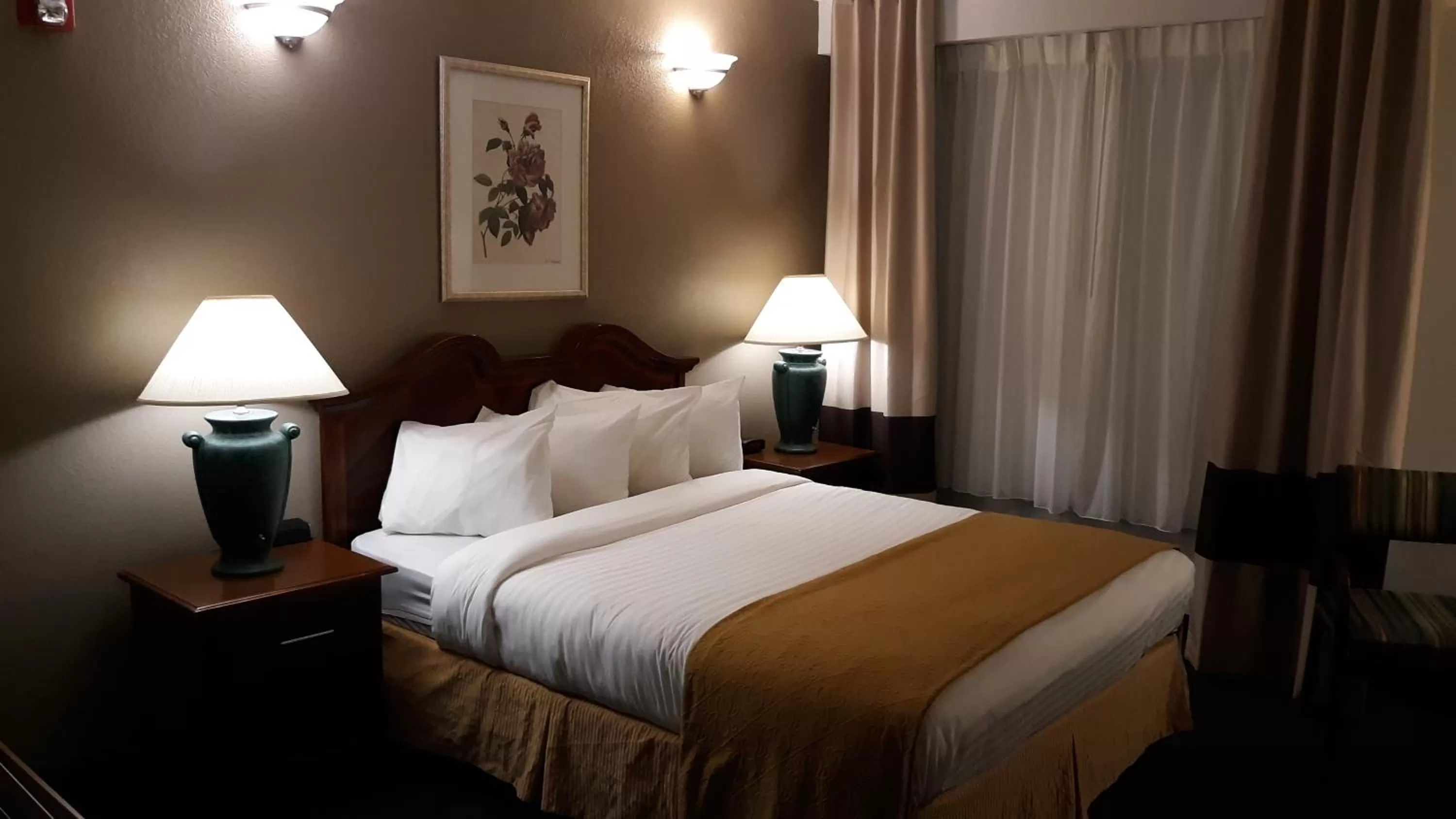 Bedroom, Bed in Pleasant Moose Lodge