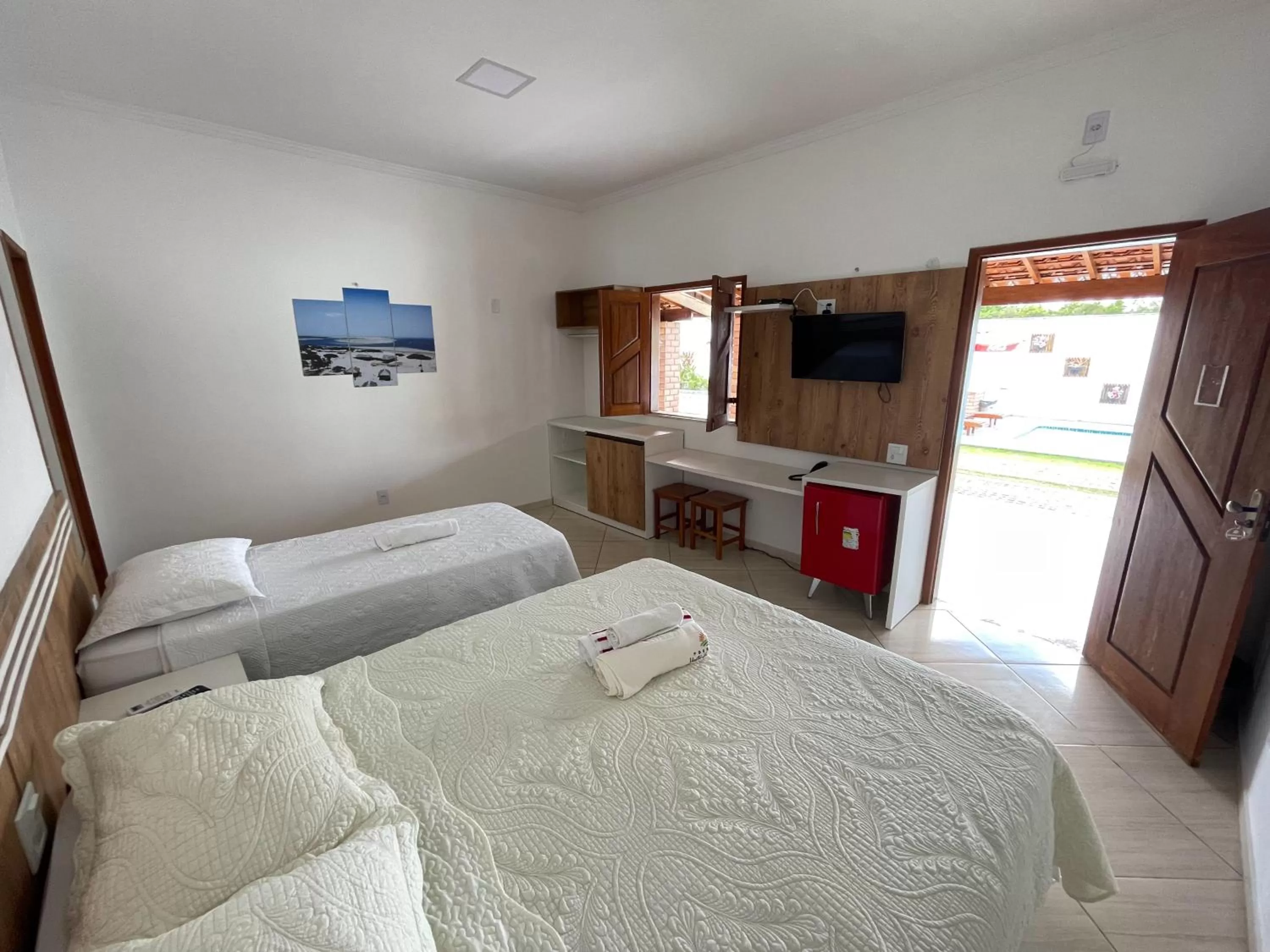 Bedroom, TV/Entertainment Center in Pousada Vasto Horizonte