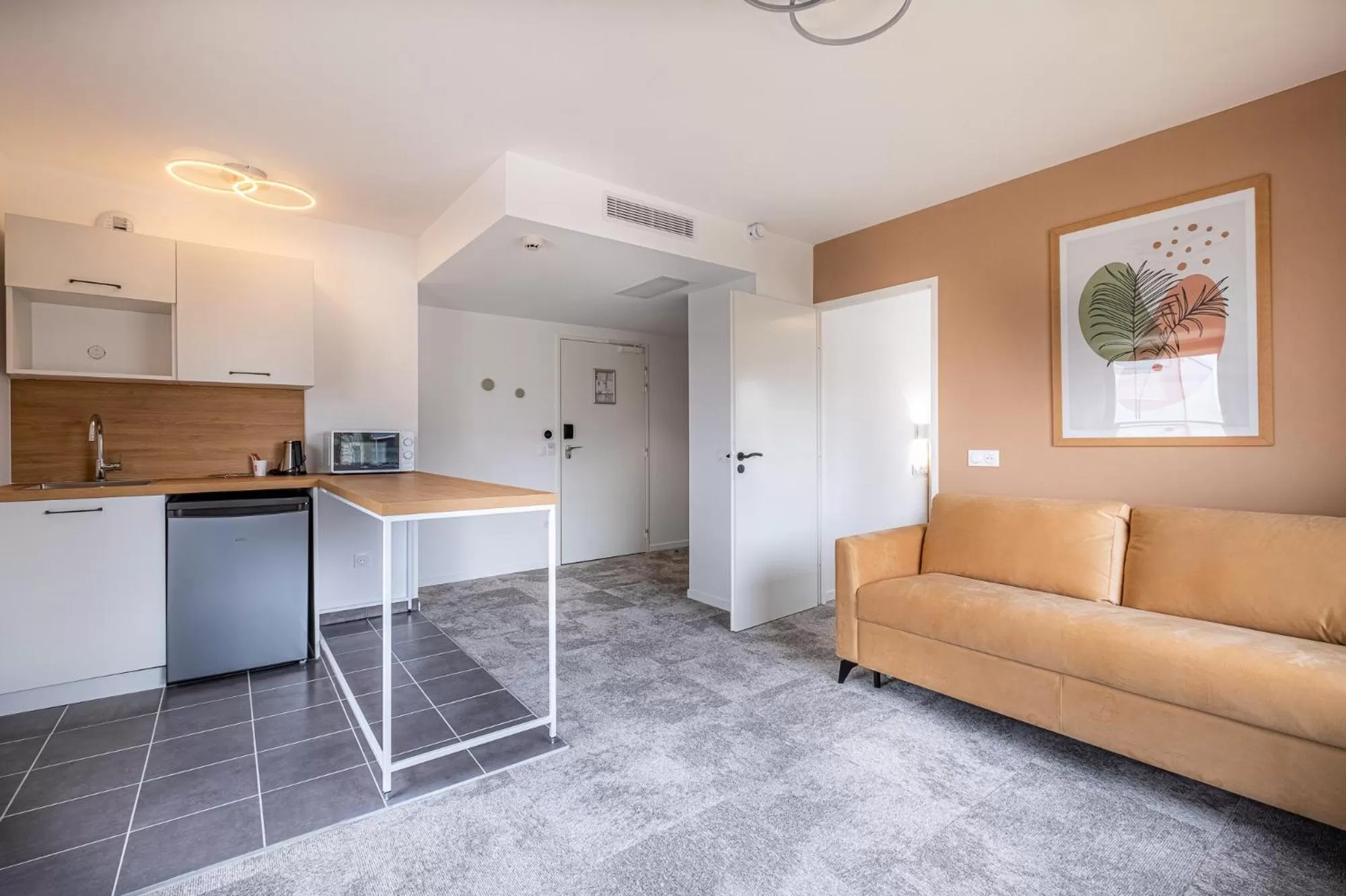 Kitchen or kitchenette in Hôtel Amiens Sud