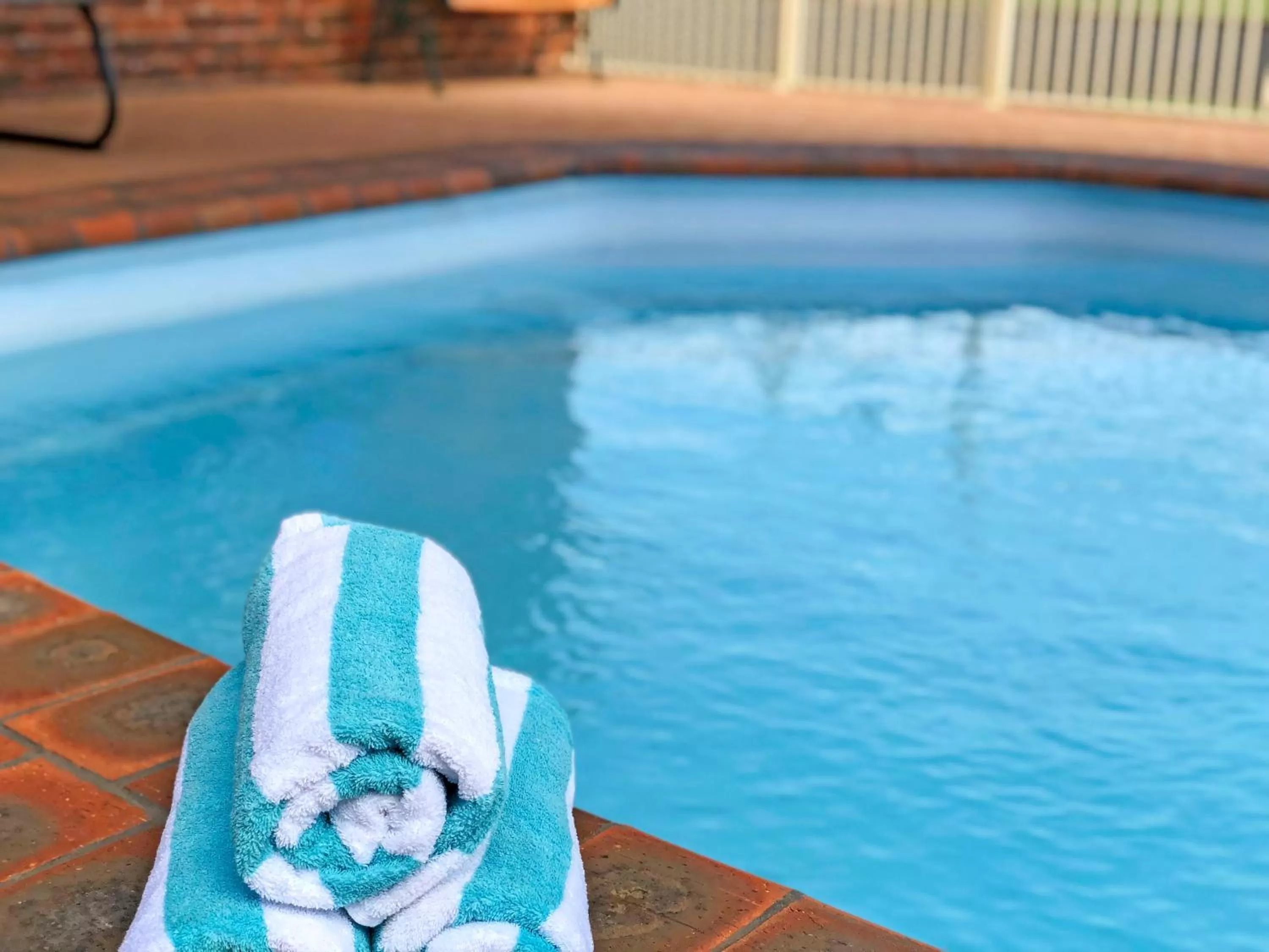 Swimming pool in Leeton Heritage Motor Inn