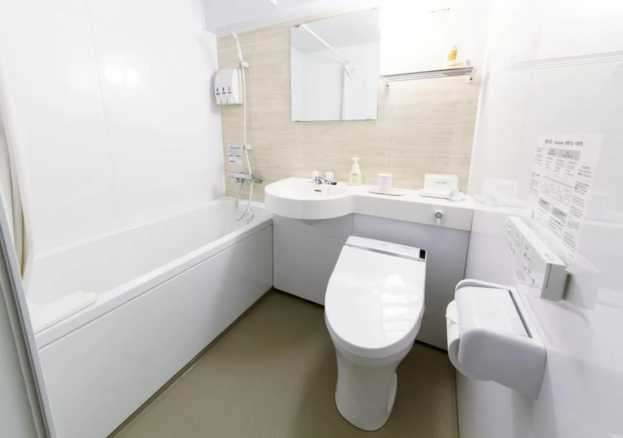 Shower in Hotel Okus