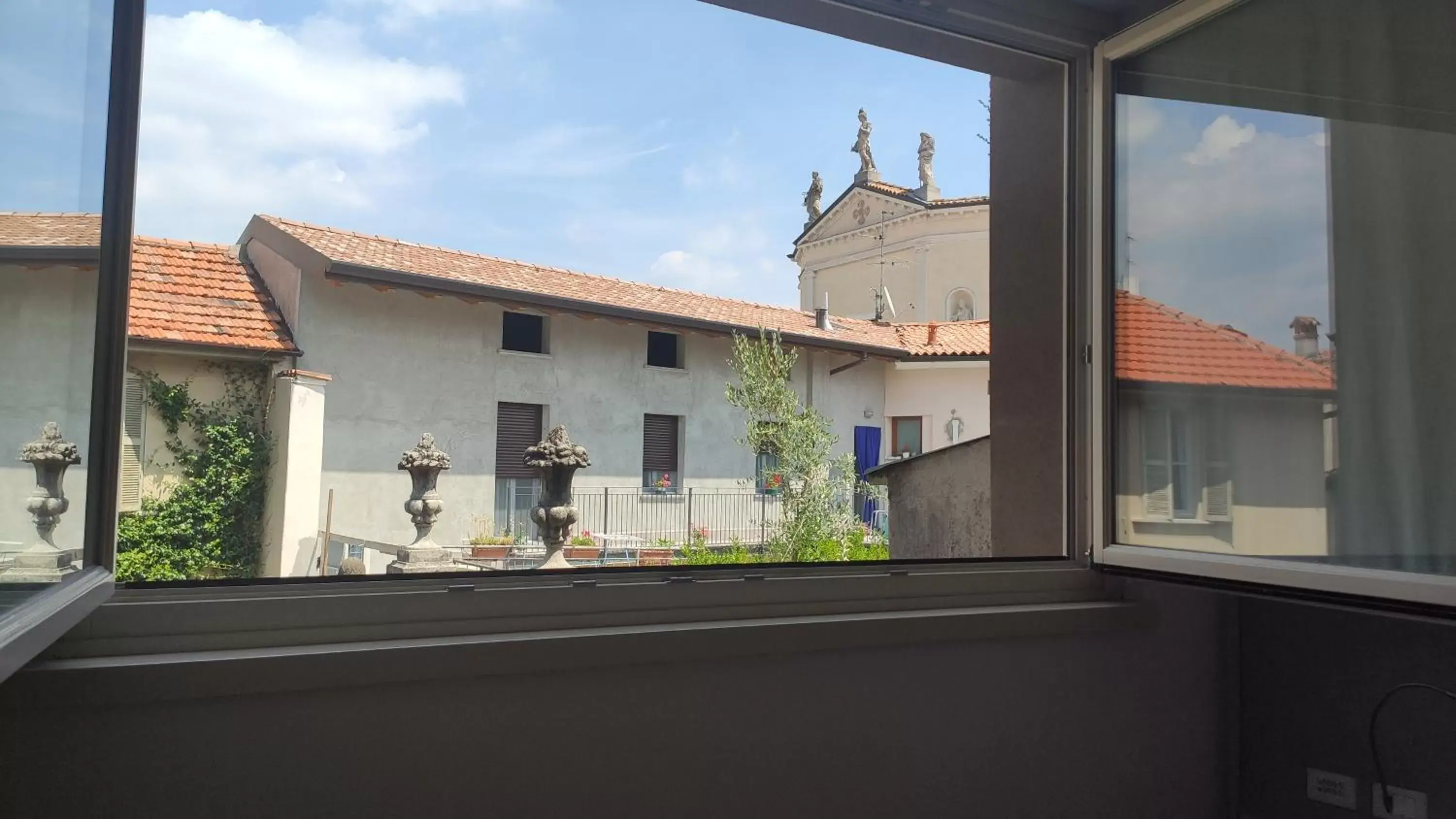 Family Room with Garden View in Stile Libero Family Room with Garden View in Stile Libero