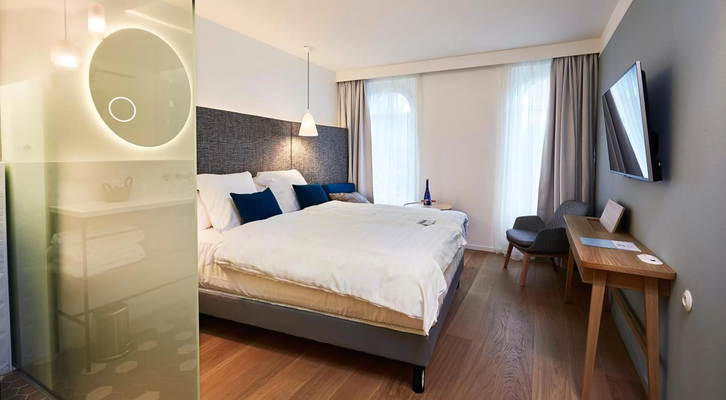 Bedroom, Bed in The Originals Hôtel Le Cise Restaurant Chambres et Suites