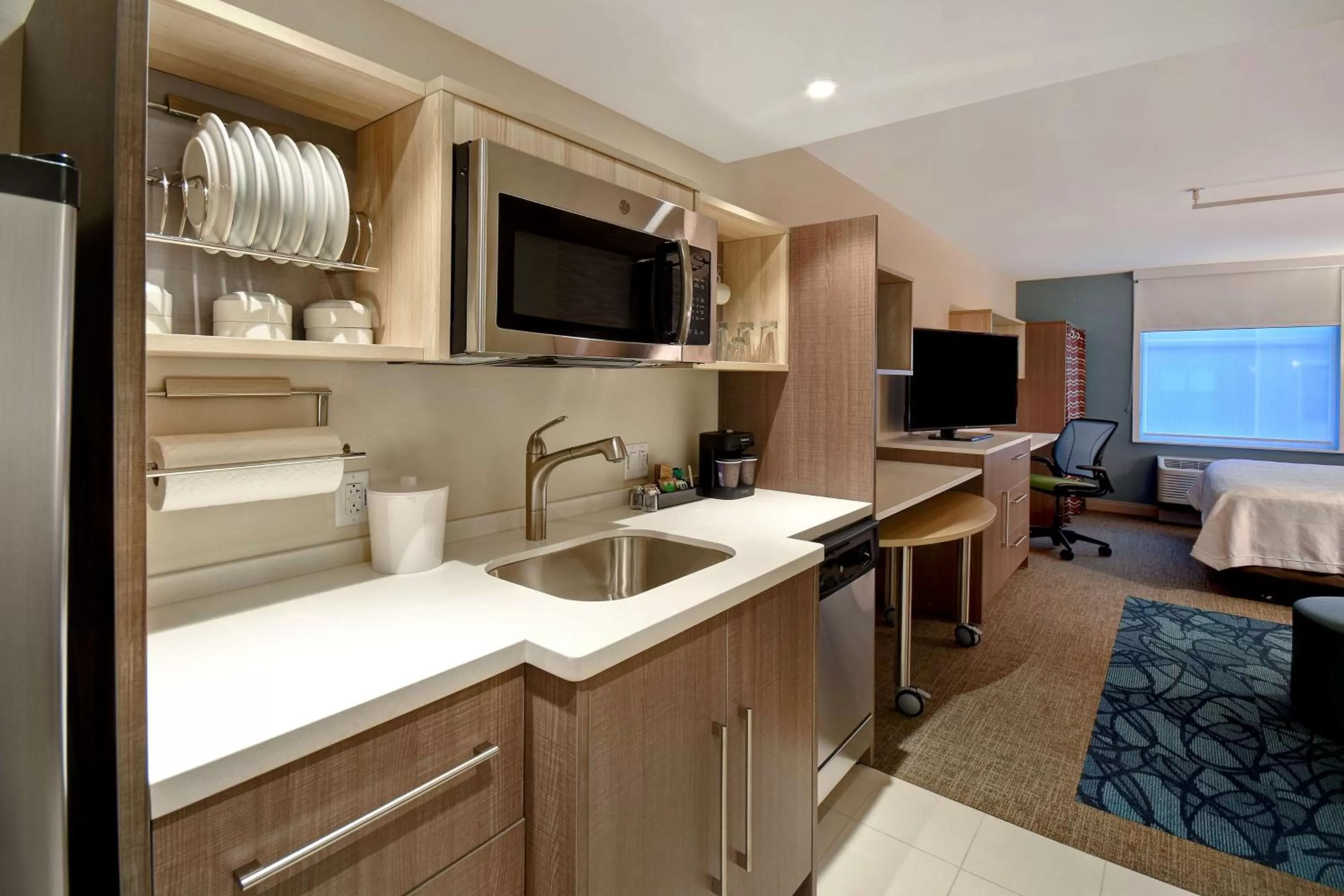 Kitchen or kitchenette in Home2 Suites By Hilton Boston South Bay