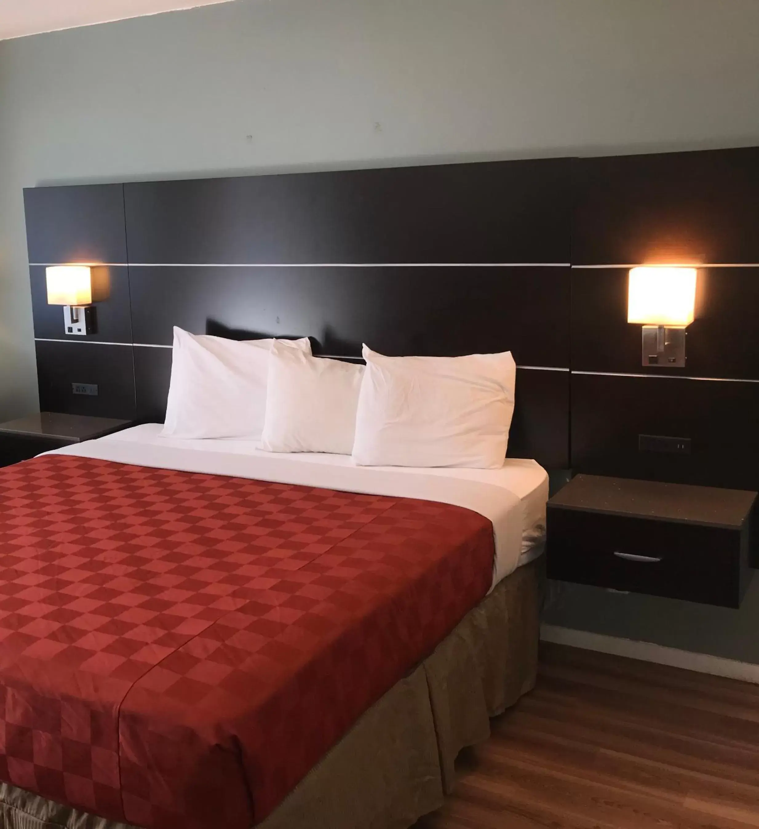 Superior Suite - single occupancy - Non-Smoking in Olive Tree Inn & Suites Superior Suite - single occupancy - Non-Smoking in Olive Tree Inn & Suites