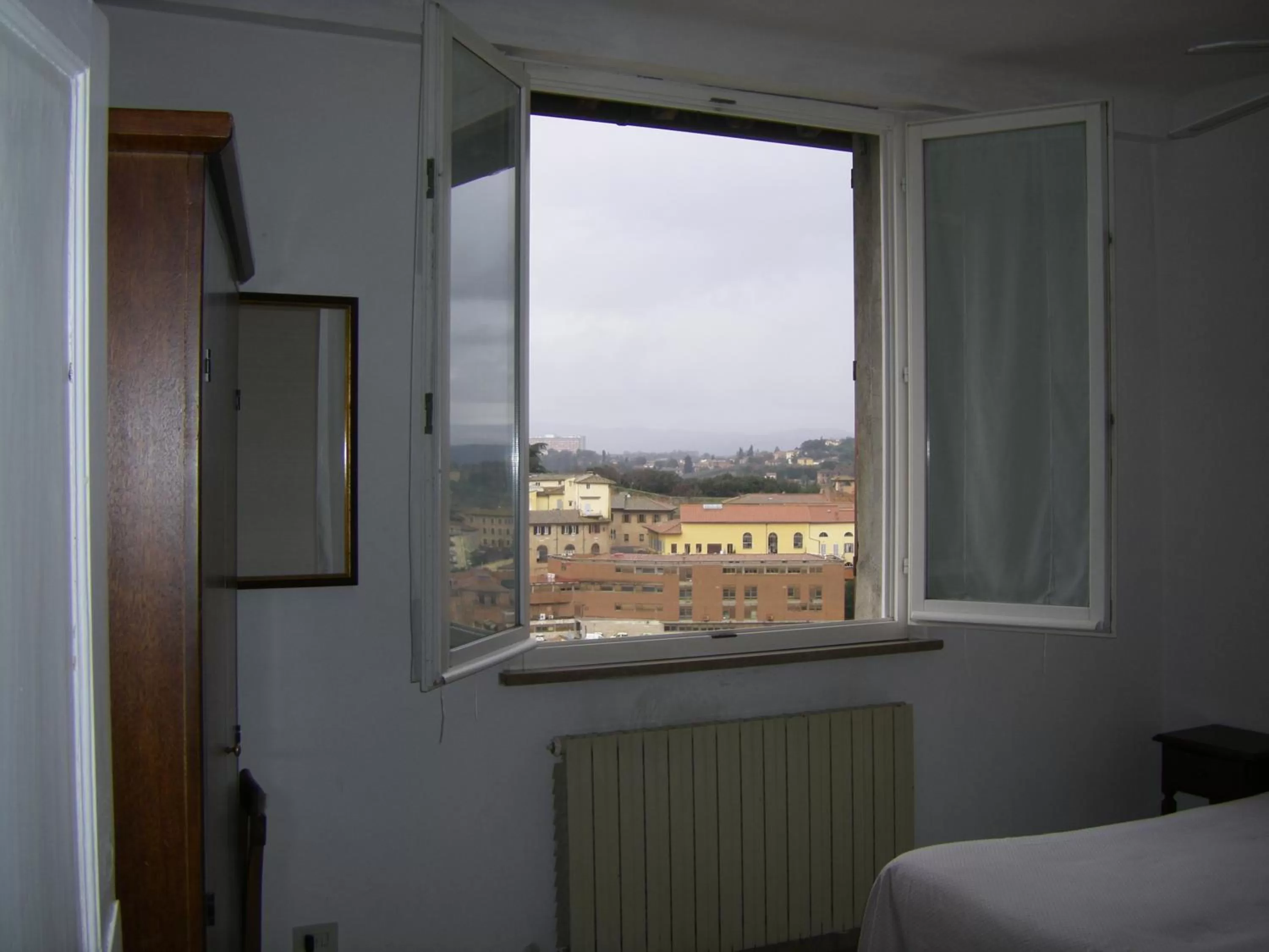 View (from property/room), Bed in Albergo Cannon d'Oro