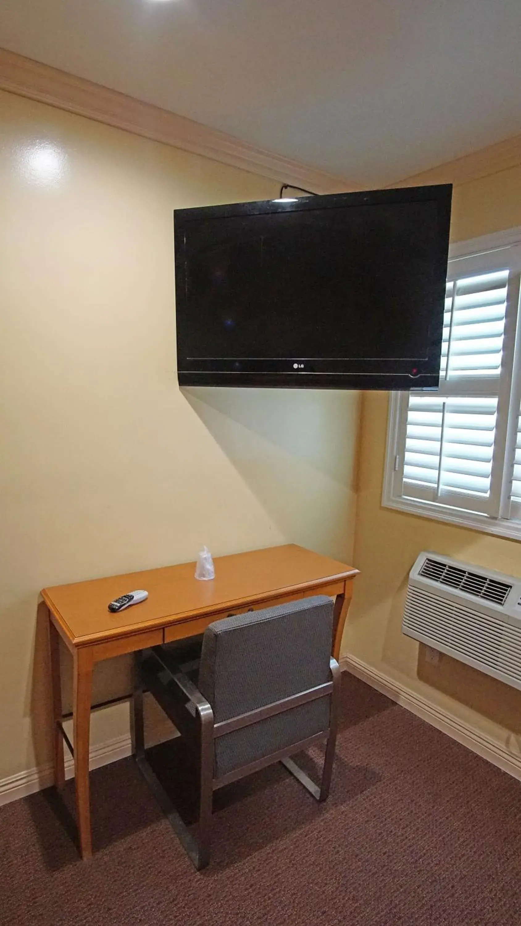 Queen Room with Two Queen Beds in Rosa Bell Motel - Los Angeles Queen Room with Two Queen Beds in Rosa Bell Motel - Los Angeles