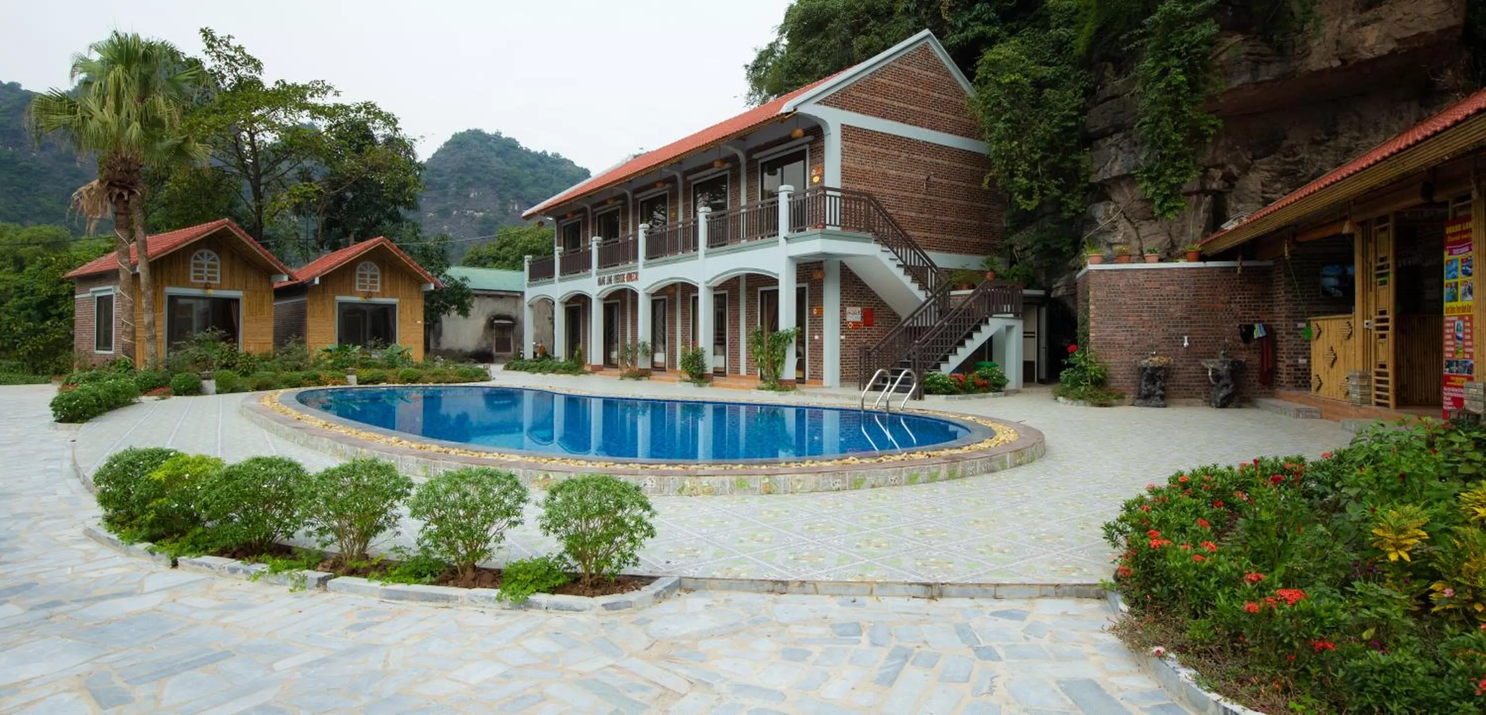 Swimming Pool in HoangLong Riverside Homestay