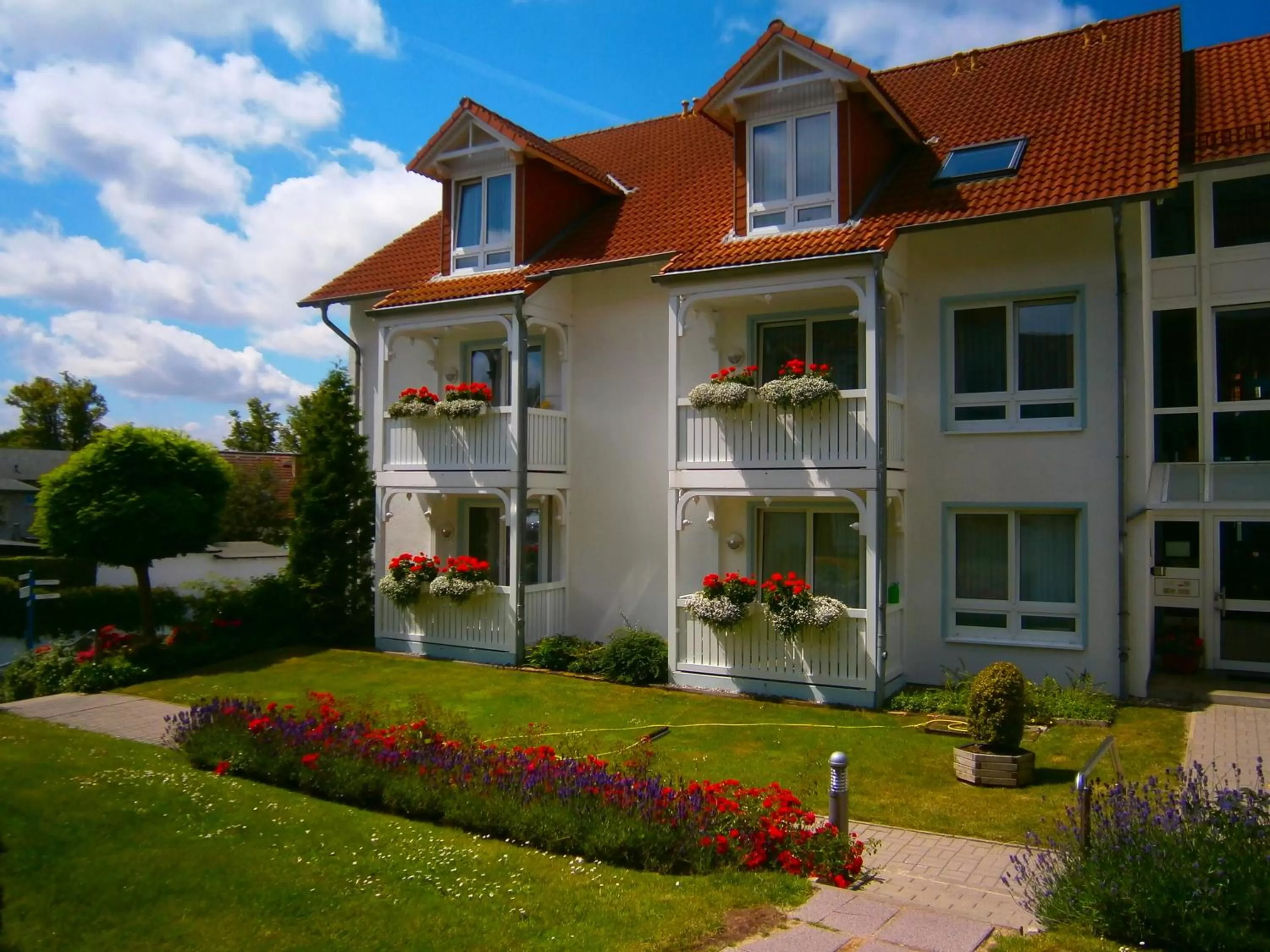 Facade/entrance, Property Building in Apartmenthaus Binzer Sterne