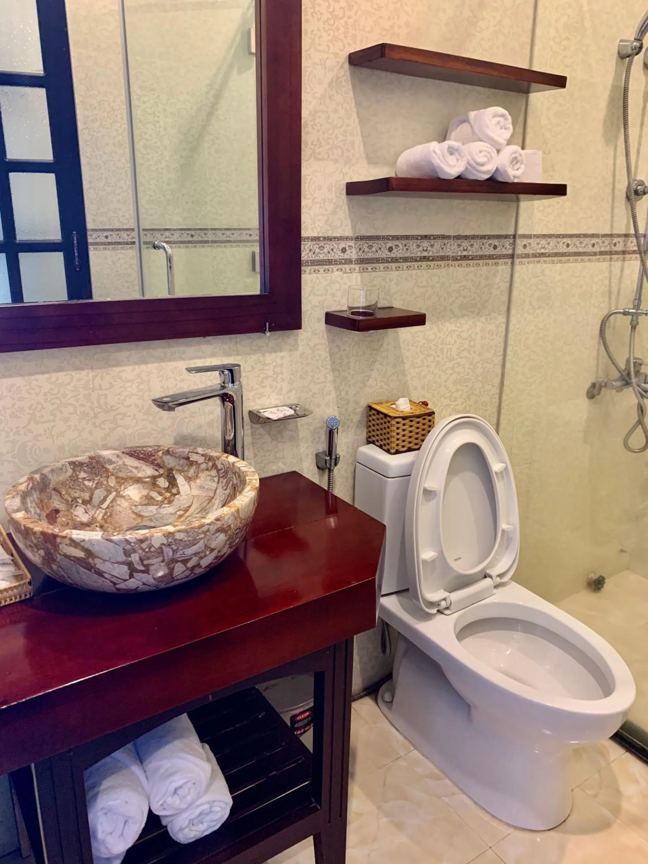 Toilet in Hoi An Ngo Homestay